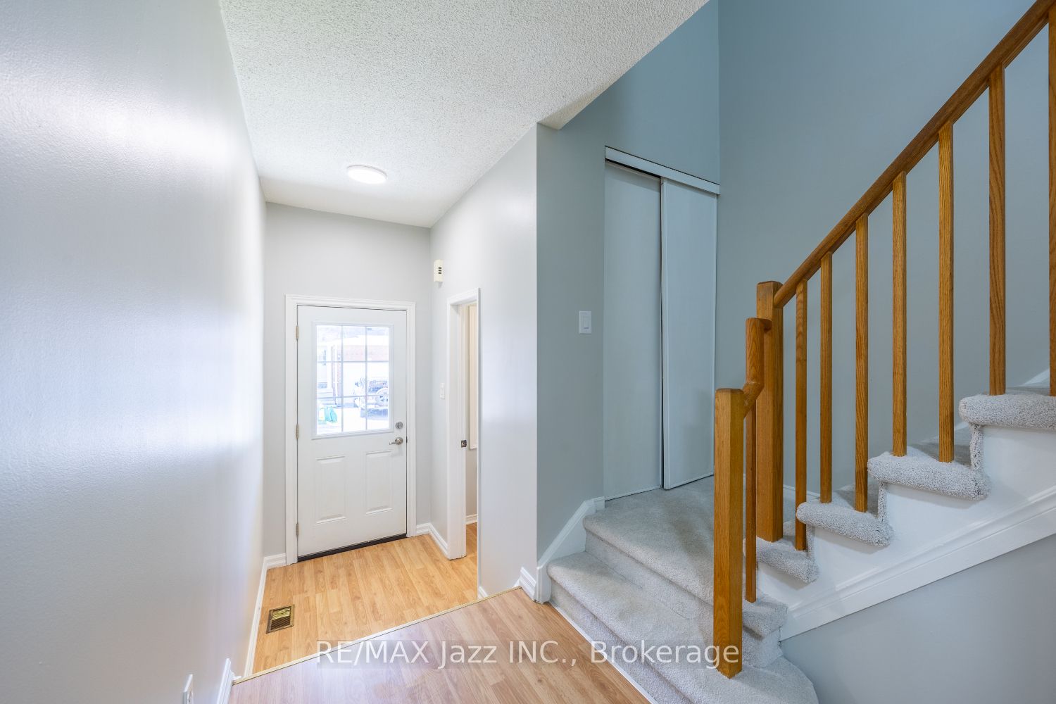 10 Bassett Boulevard 14, Whitby, ON L1N 9C4 photo 2
