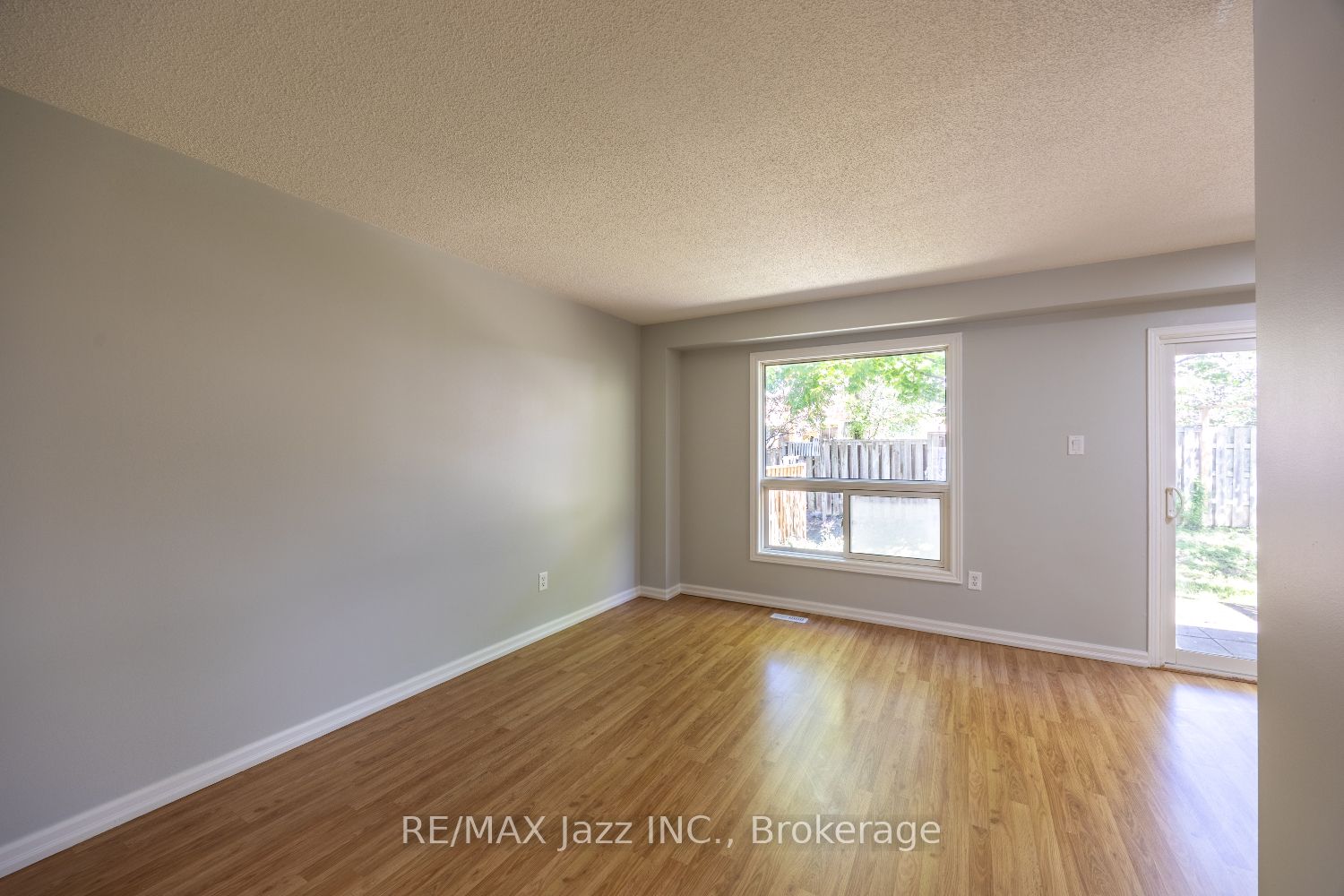 10 Bassett Boulevard 14, Whitby, ON L1N 9C4 photo 5