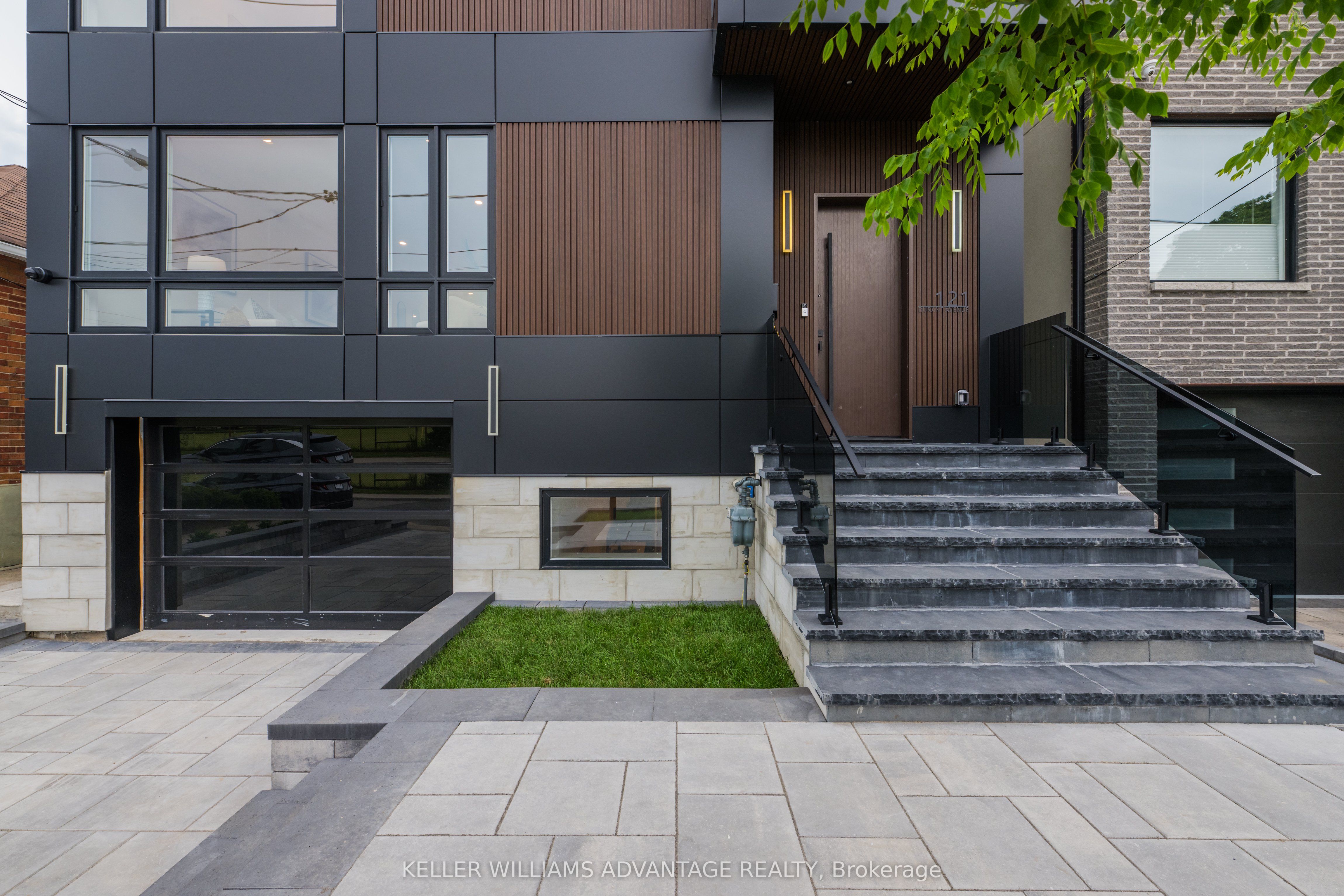 121 Durant Avenue, Toronto, ON M4J 4W3 photo 2