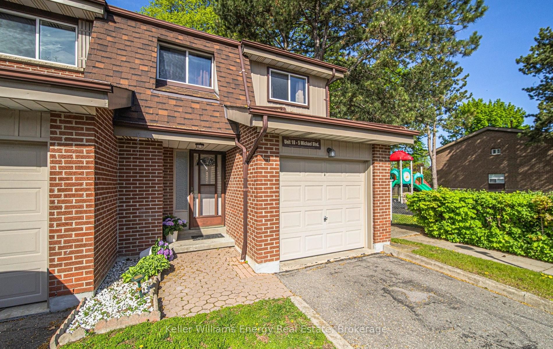 5 Michael Boulevard 18, Whitby, ON L1N 5P4 photo 2