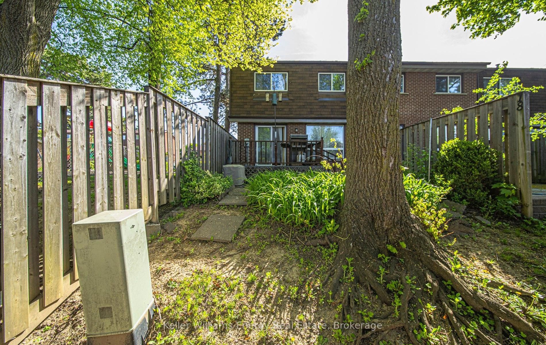 5 Michael Boulevard 18, Whitby, ON L1N 5P4 photo 4