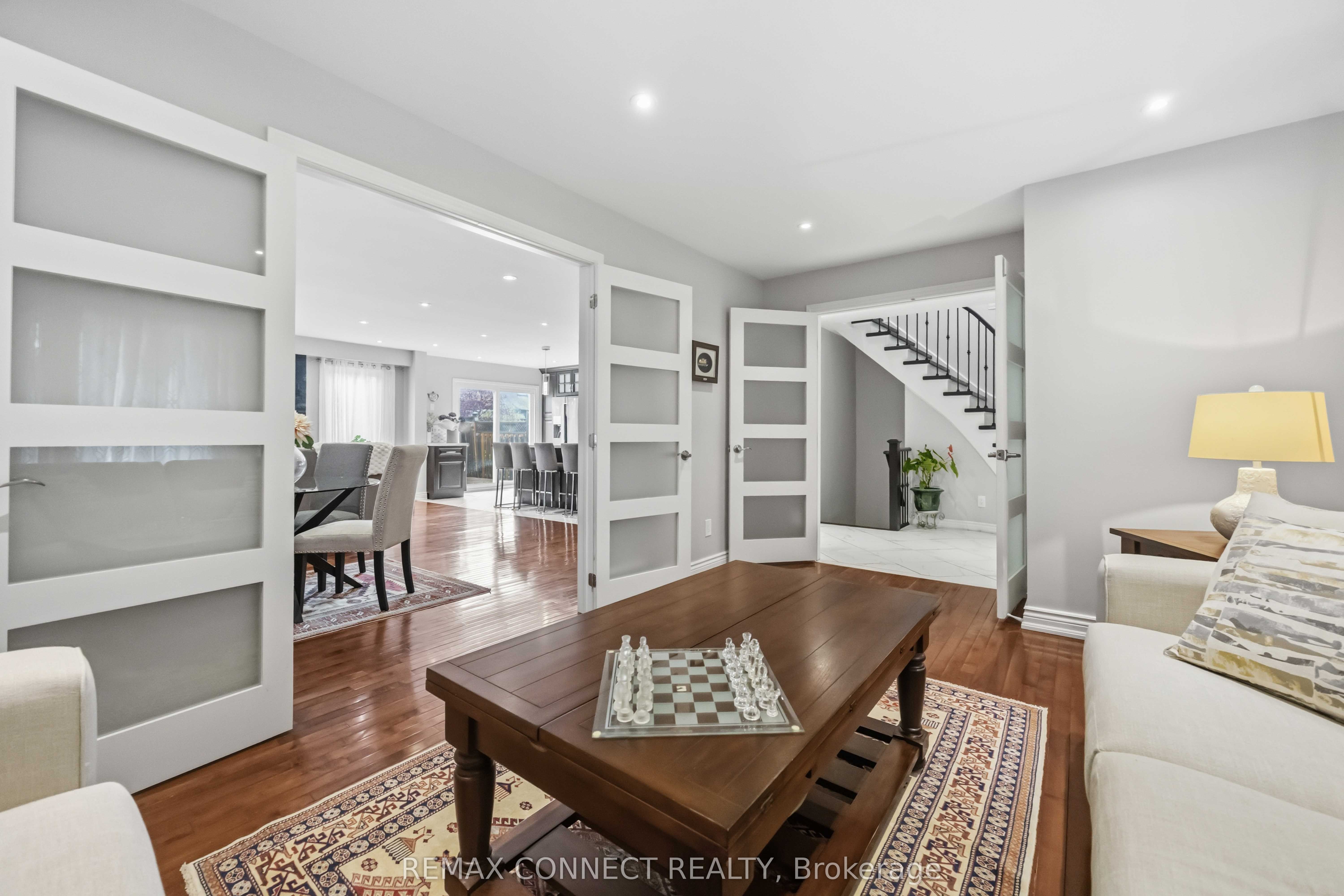 1706 Woodside Lane, Pickering, ON L1V 4W3 photo 5