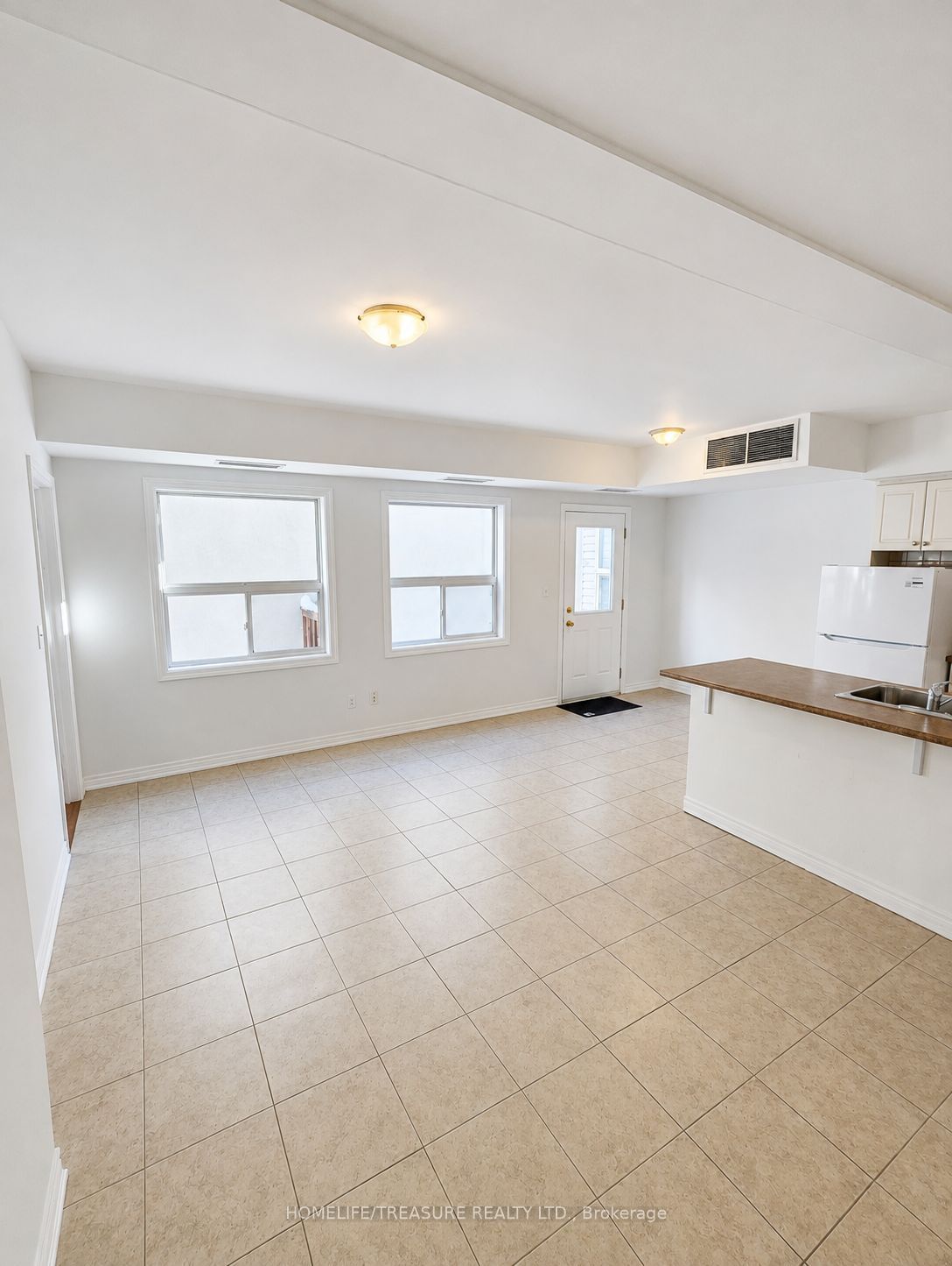 1898 Danforth Avenue 302, Toronto, ON M4C 1J7 photo 3