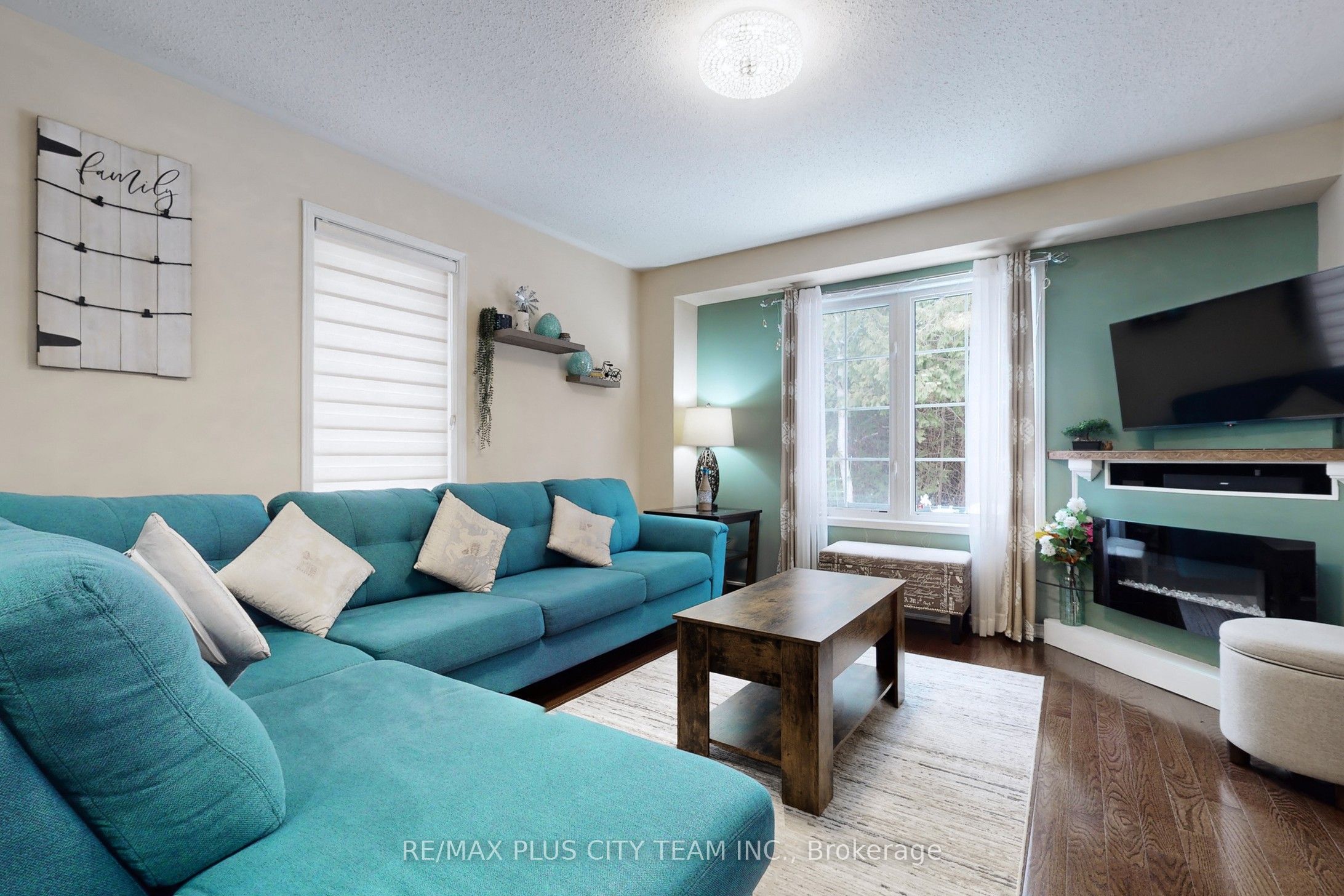 16 Edison Way, Whitby, ON L1R 0M3 photo 3