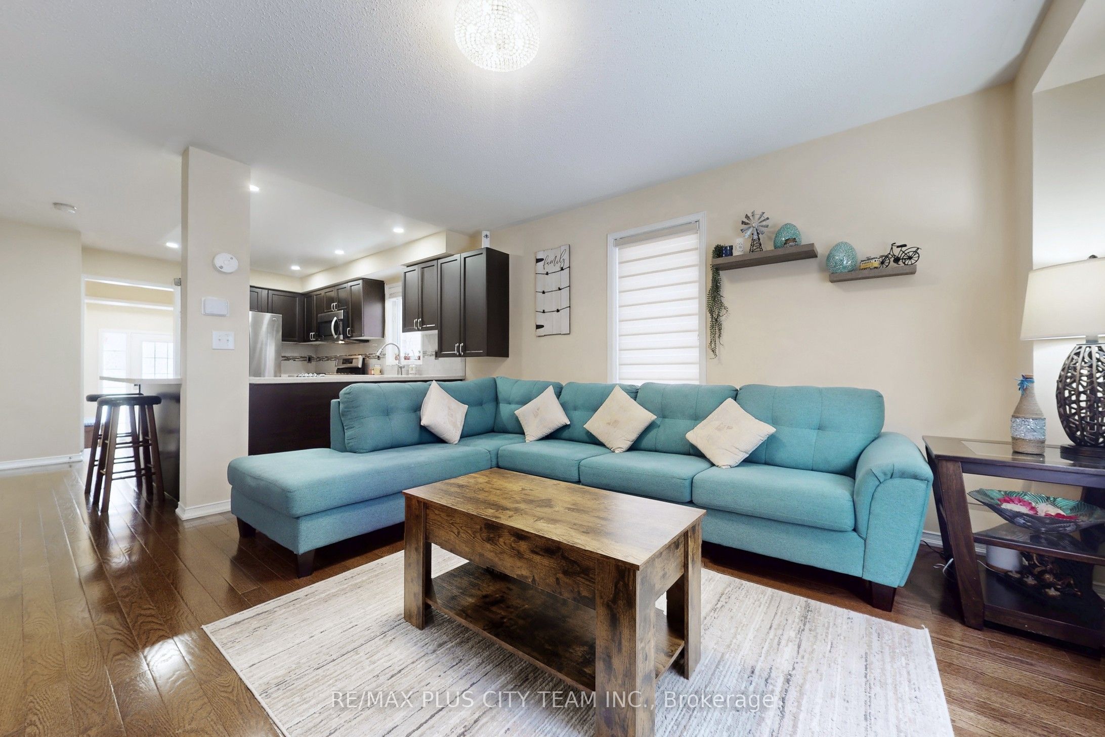 16 Edison Way, Whitby, ON L1R 0M3 photo 5