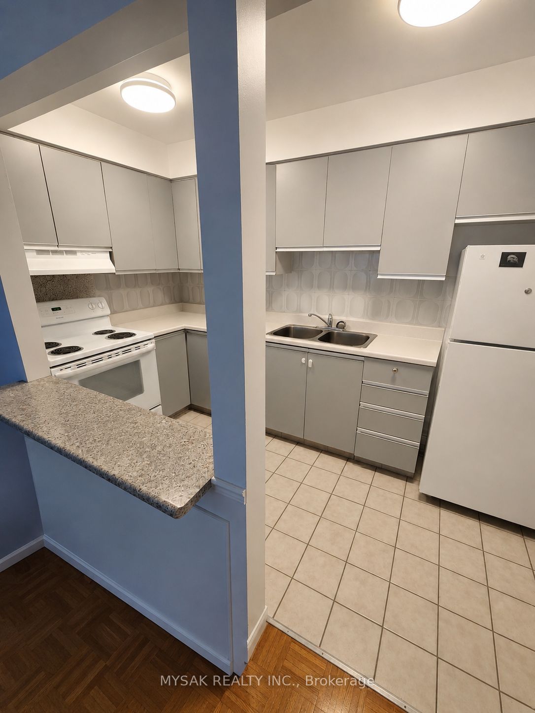 144 Coxwell Avenue, Toronto, ON M4L 3B2 photo 3