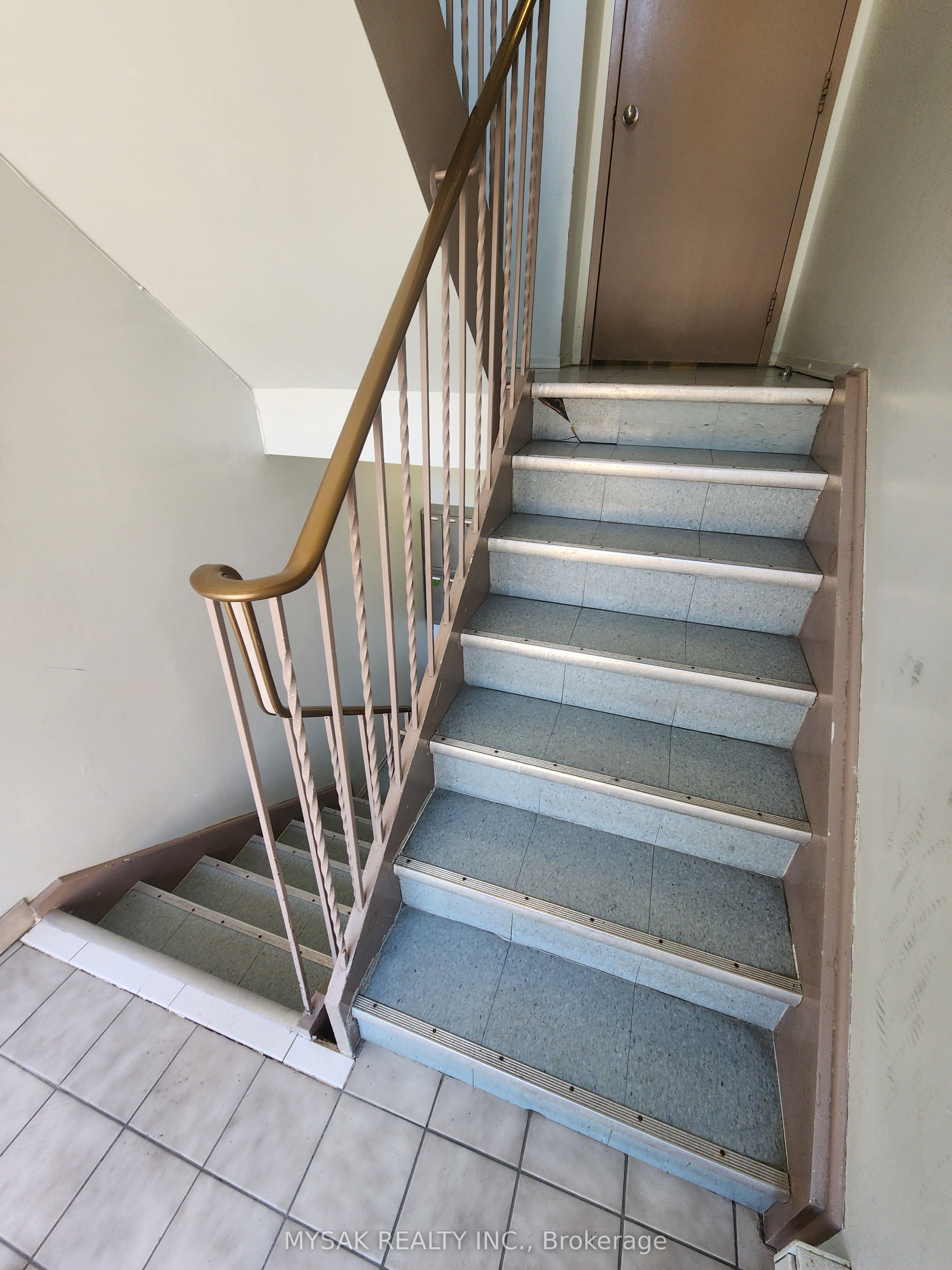 144 Coxwell Avenue, Toronto, ON M4L 3B2 photo 5