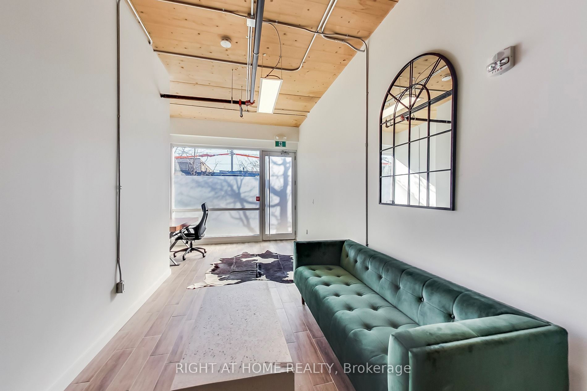 1602 Queen Street E 101, Toronto, ON M4L 1G2 photo 5