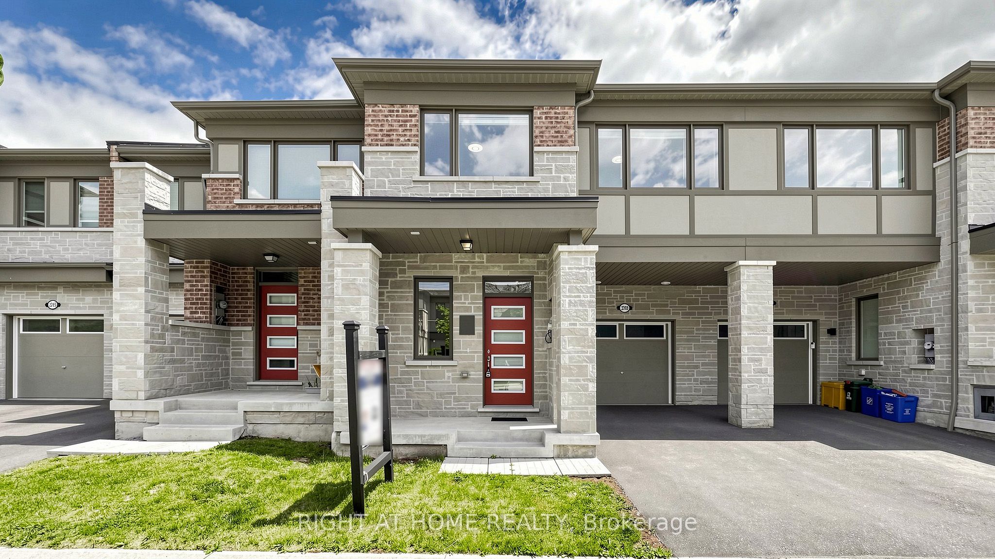 3209 Chimney Swift Crescent, Pickering, ON L1X 0N4 photo 2