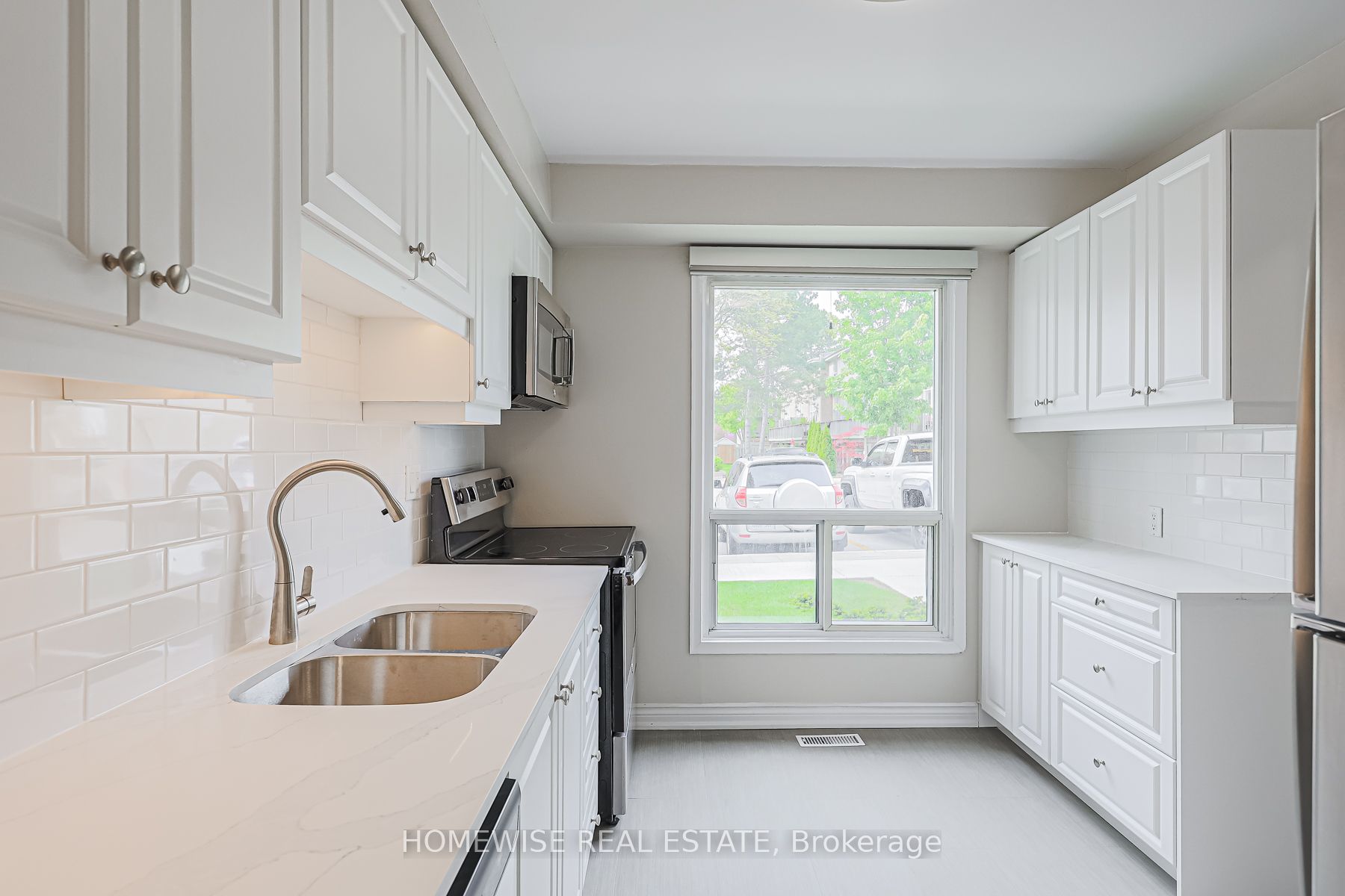 560 Waverly Street N 25, Oshawa, ON L1J 5Y4 photo 2