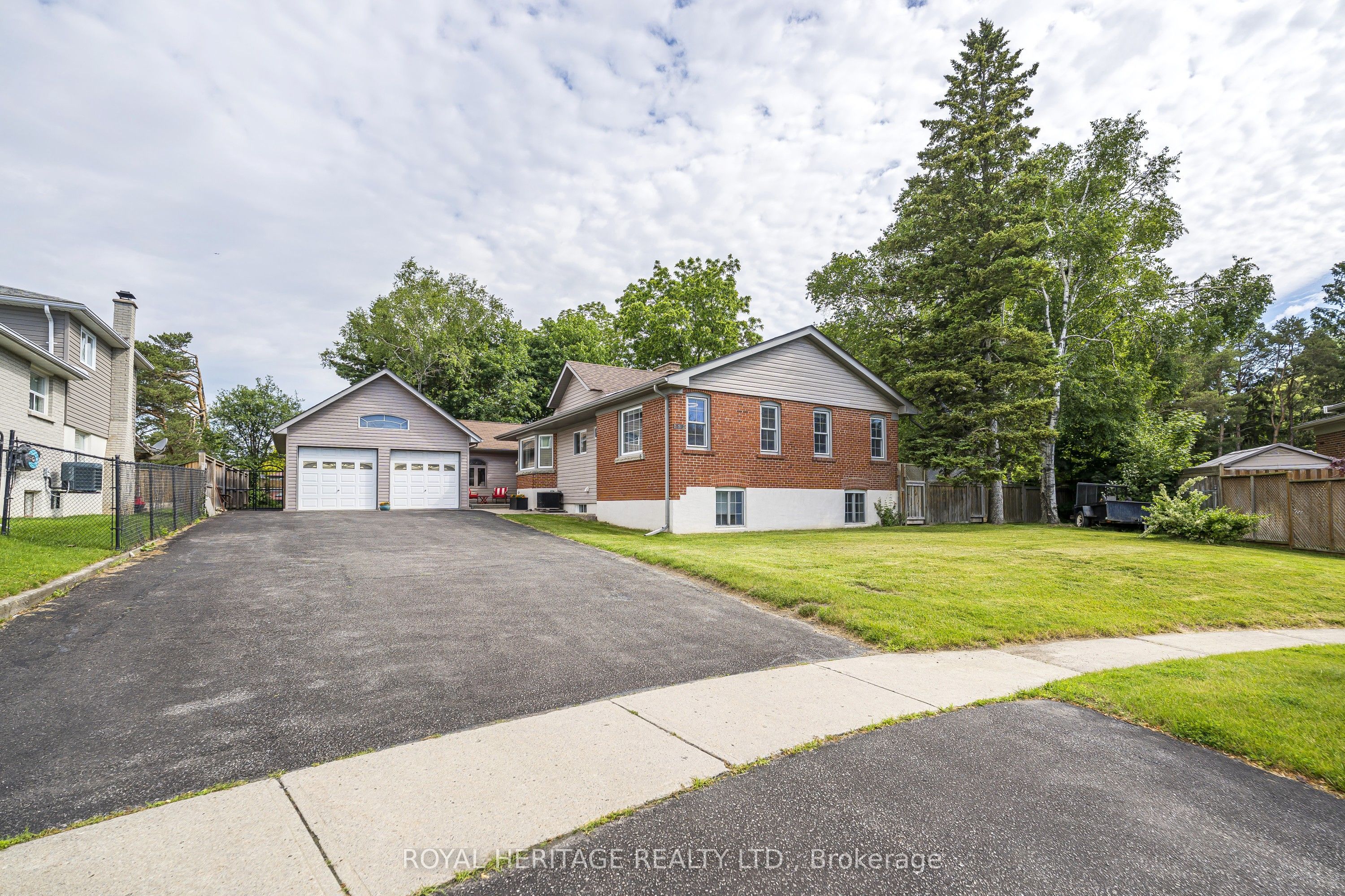 956 Bayshore Court, Pickering, ON L1W 2Y3 photo 2