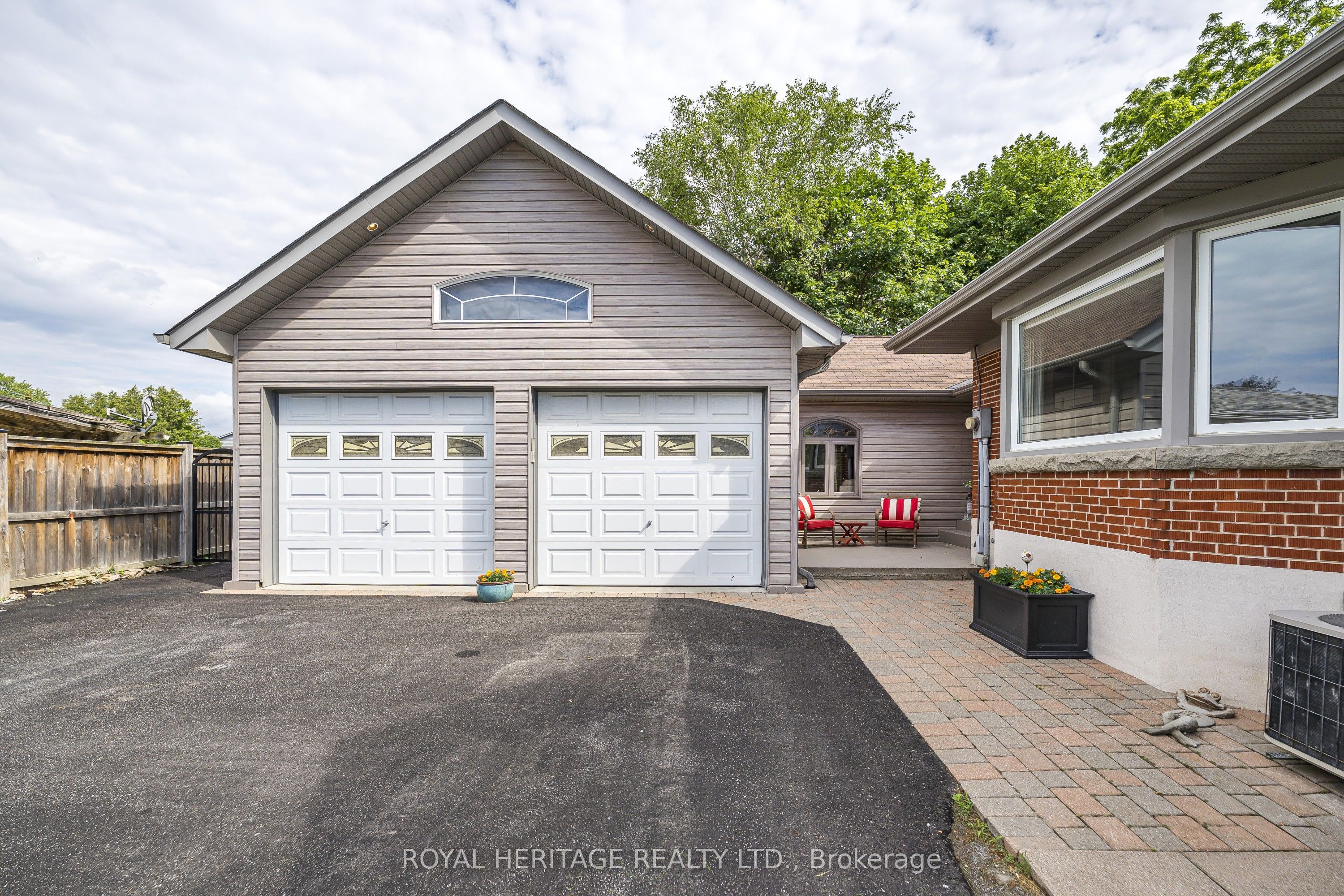 956 Bayshore Court, Pickering, ON L1W 2Y3 photo 4