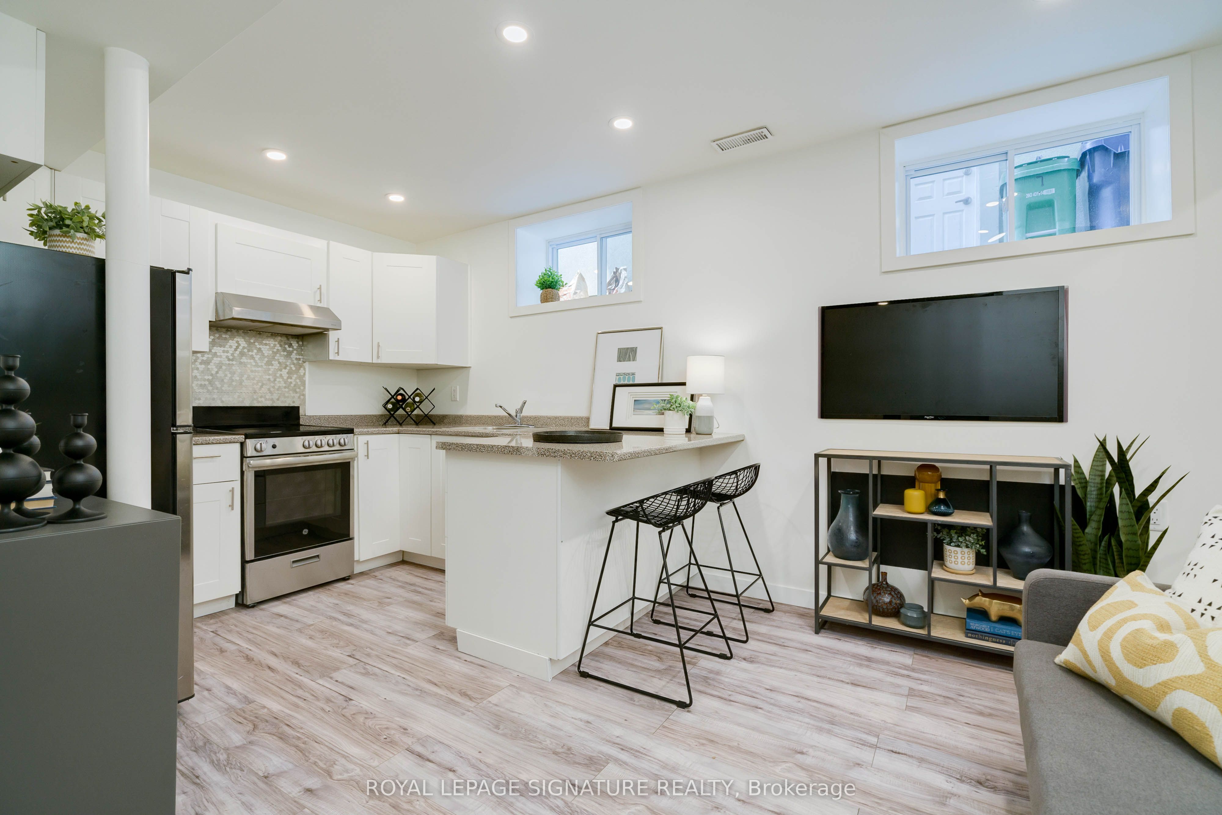 27 Coleridge Avenue Lower, Toronto, ON M4C 4H4