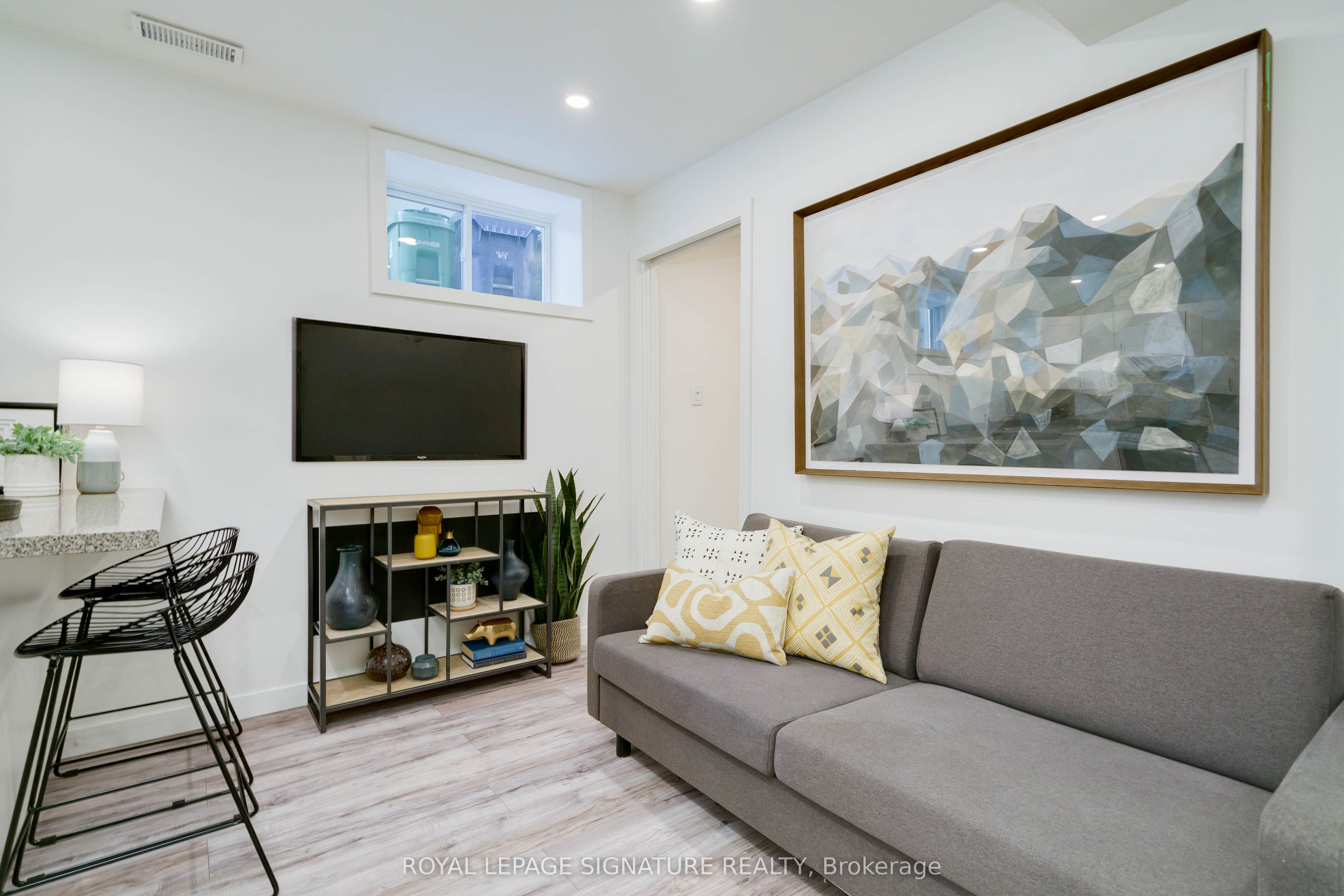 27 Coleridge Avenue Lower, Toronto, ON M4C 4H4 photo 5