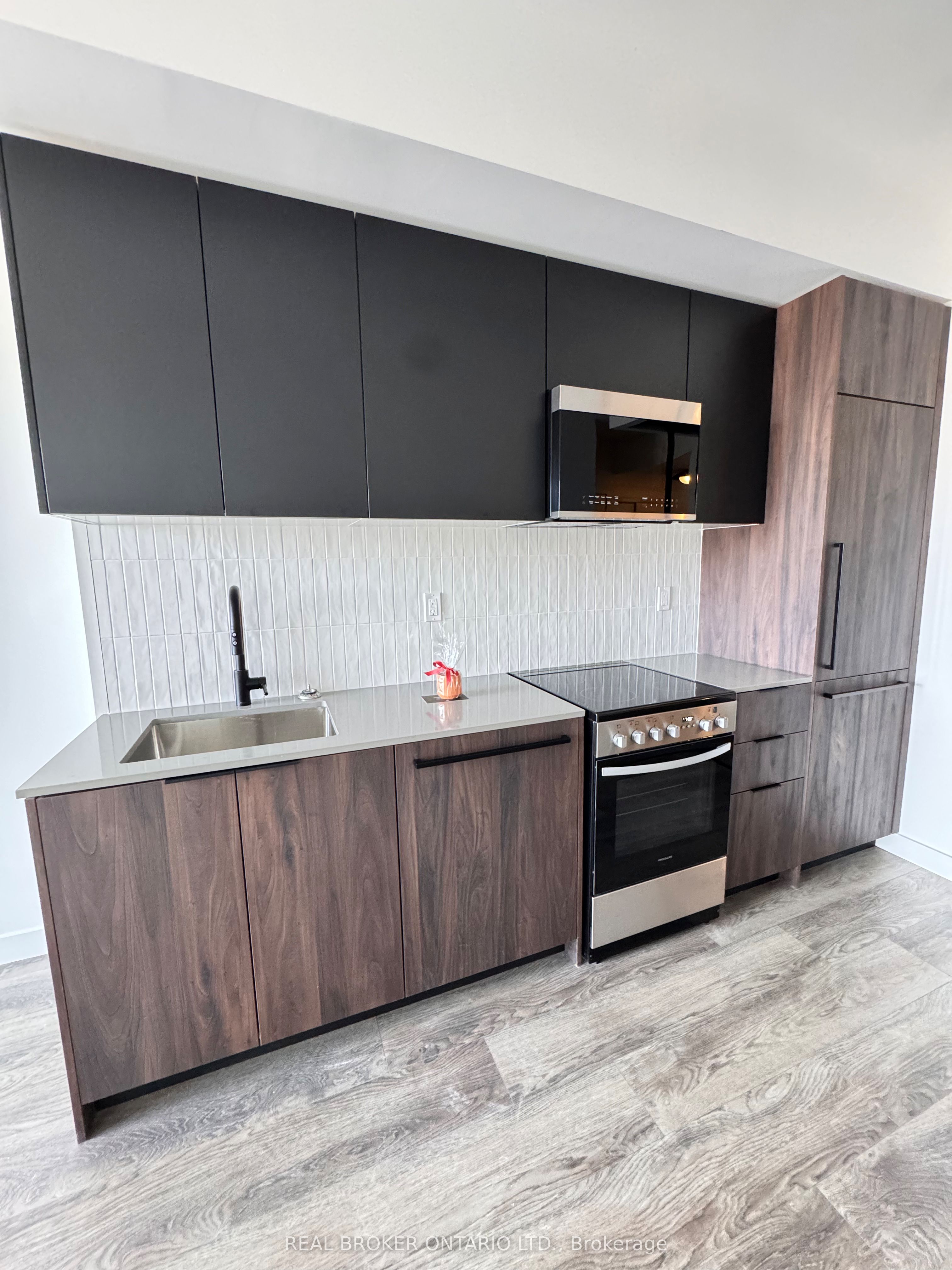 1635 MILITARY Trail 220, Toronto, ON M1C 1B2