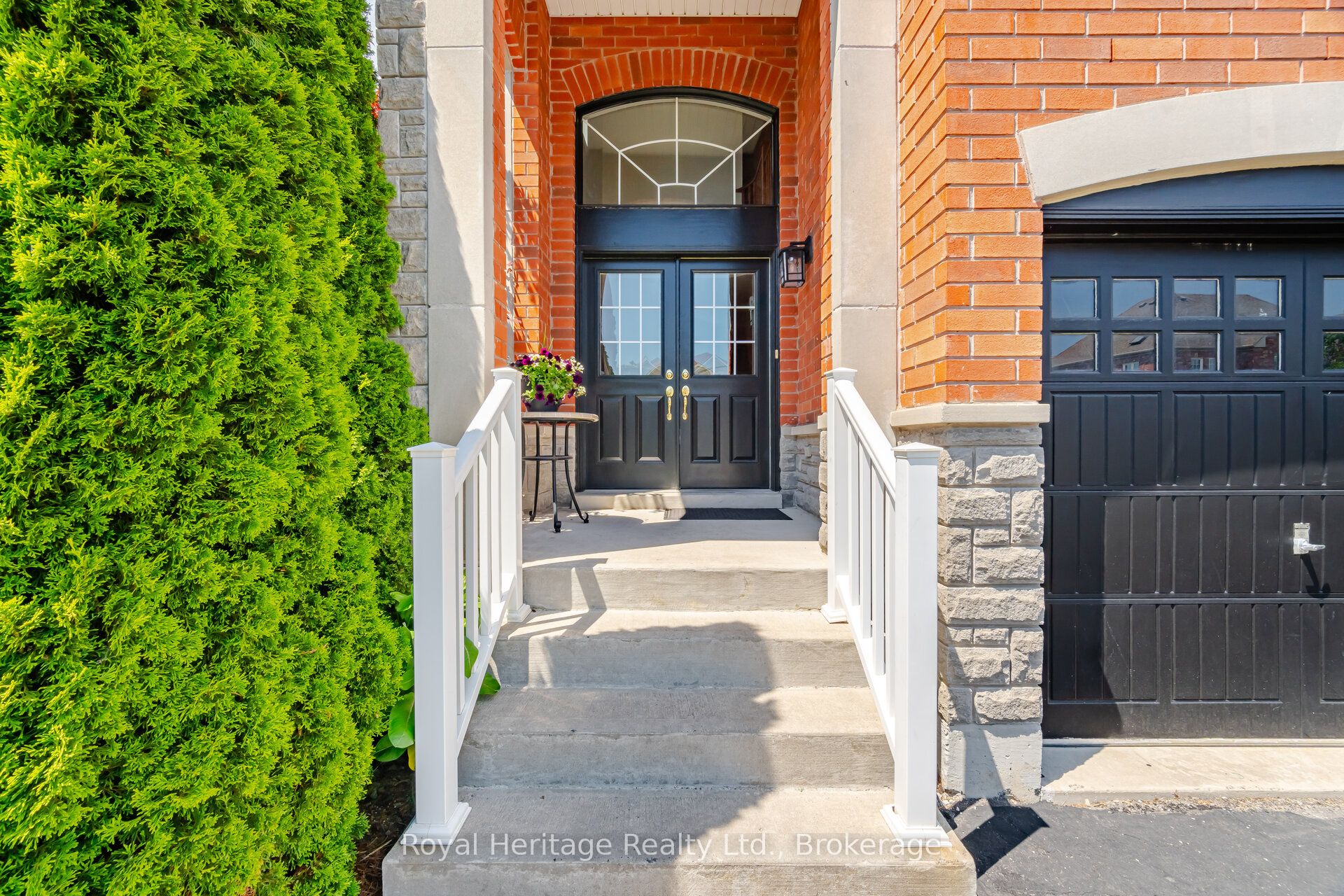 824 Fetchison Drive, Oshawa, ON L1K 0L5 photo 2