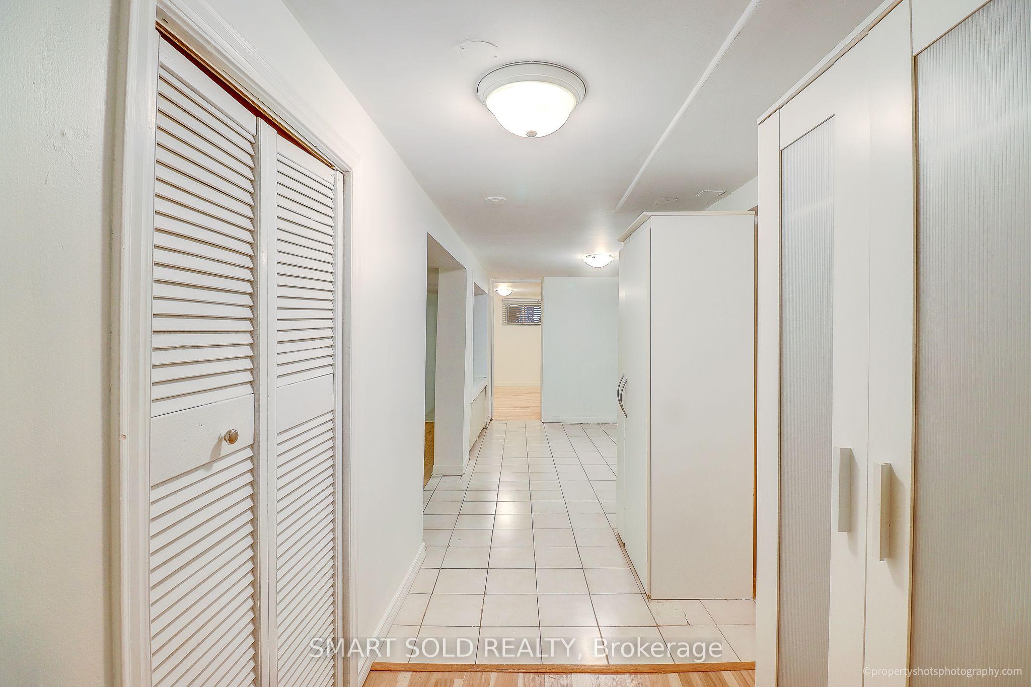 720 Coxwell Avenue Lower B, Toronto, ON M4C 3C2 photo 3