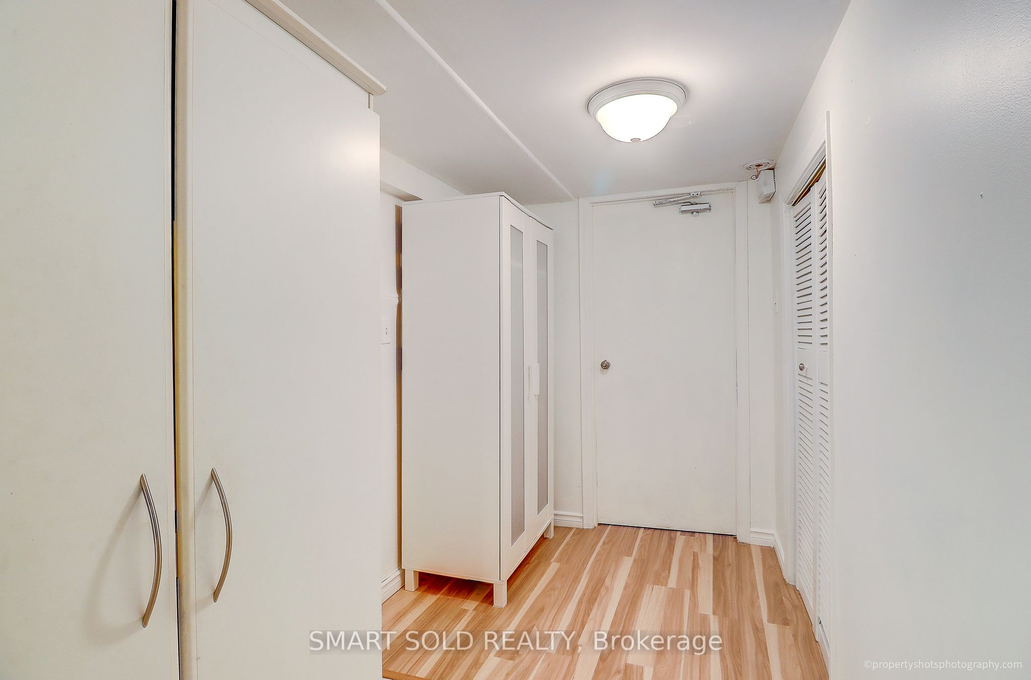 720 Coxwell Avenue Lower B, Toronto, ON M4C 3C2 photo 4
