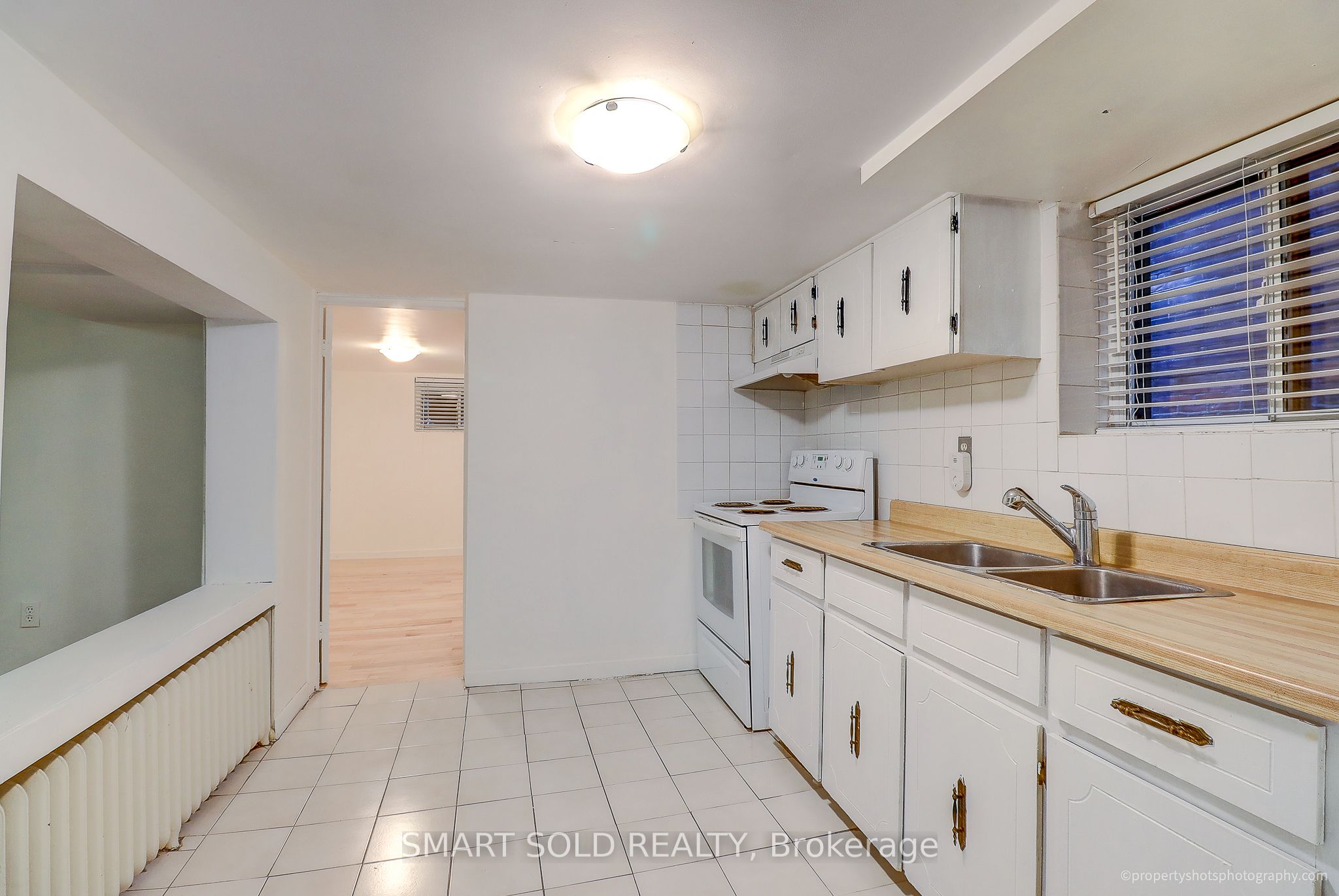 720 Coxwell Avenue Lower B, Toronto, ON M4C 3C2 photo 5