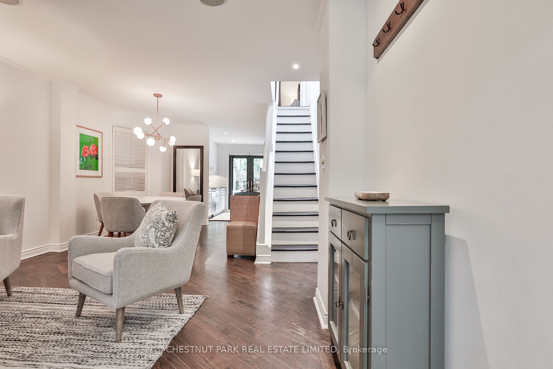 52 West Avenue W, Toronto, ON M4M 2L8 photo 2