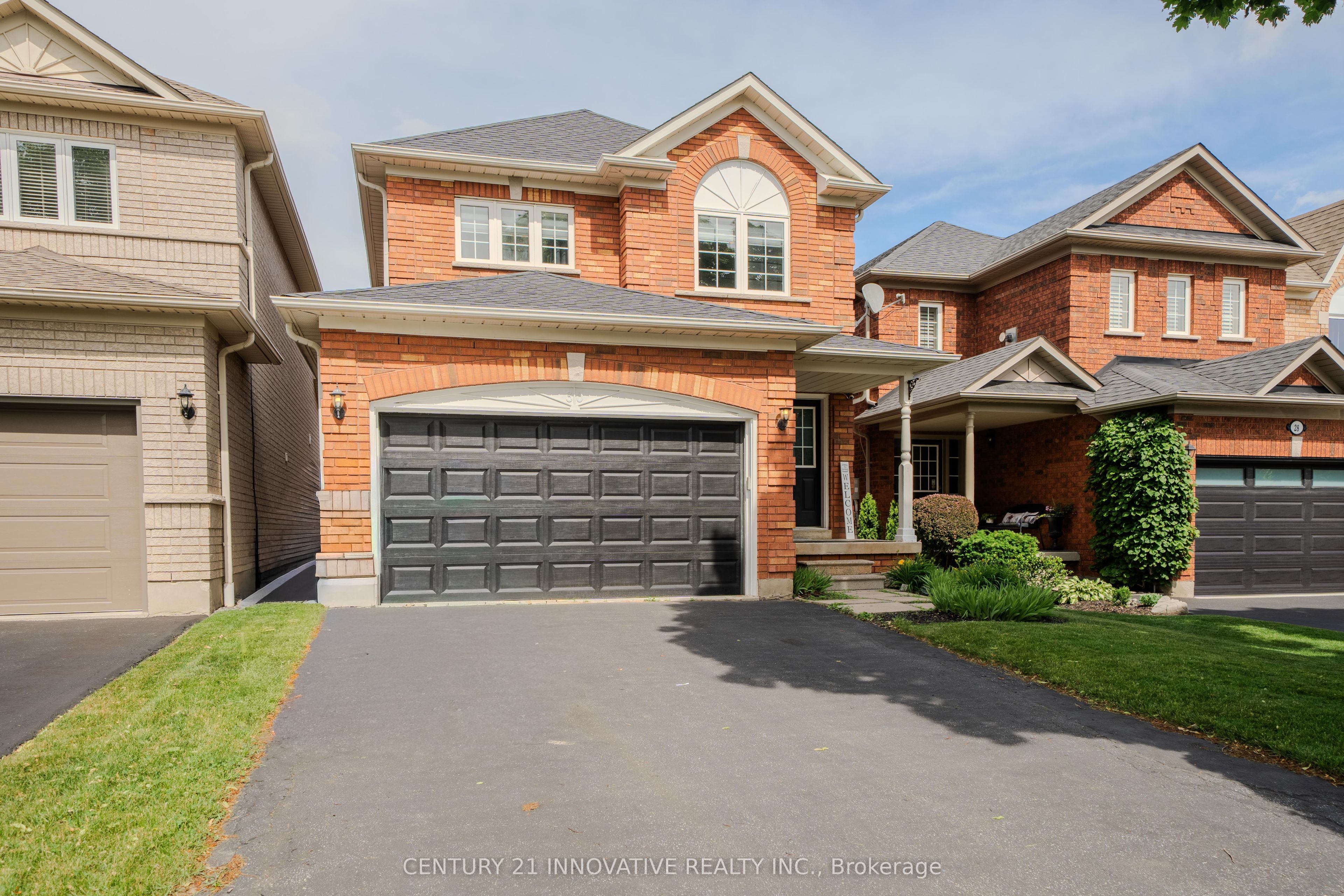 30 Castle Green Drive, Whitby, ON L1R 2P9