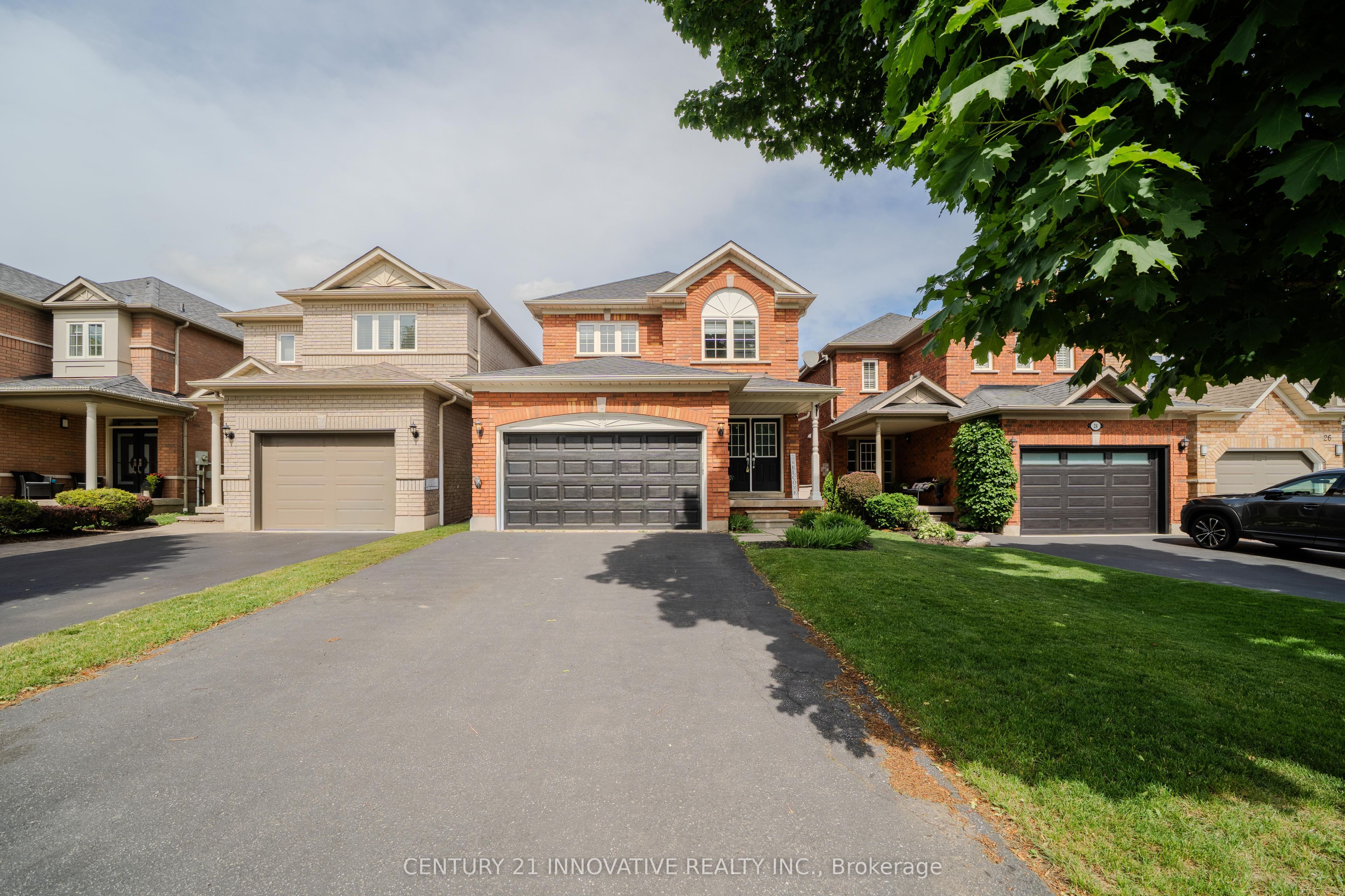 30 Castle Green Drive, Whitby, ON L1R 2P9 photo 2