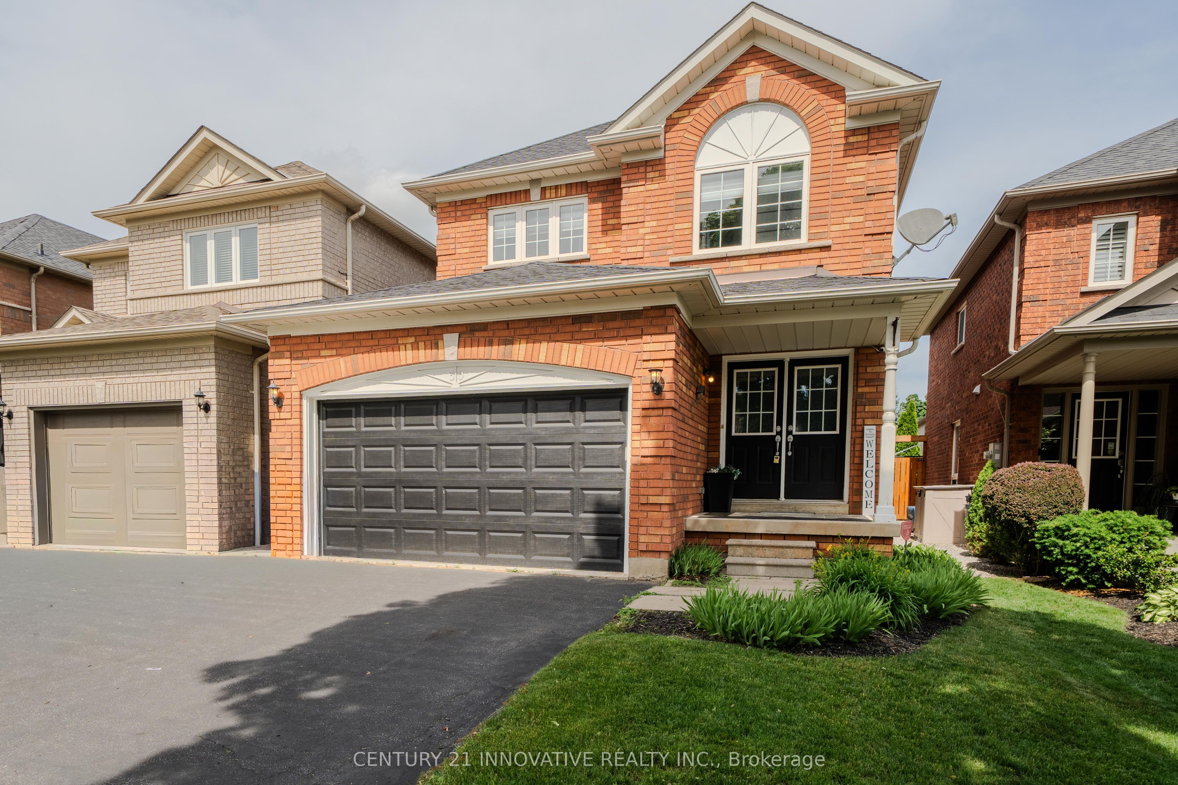 30 Castle Green Drive, Whitby, ON L1R 2P9 photo 3