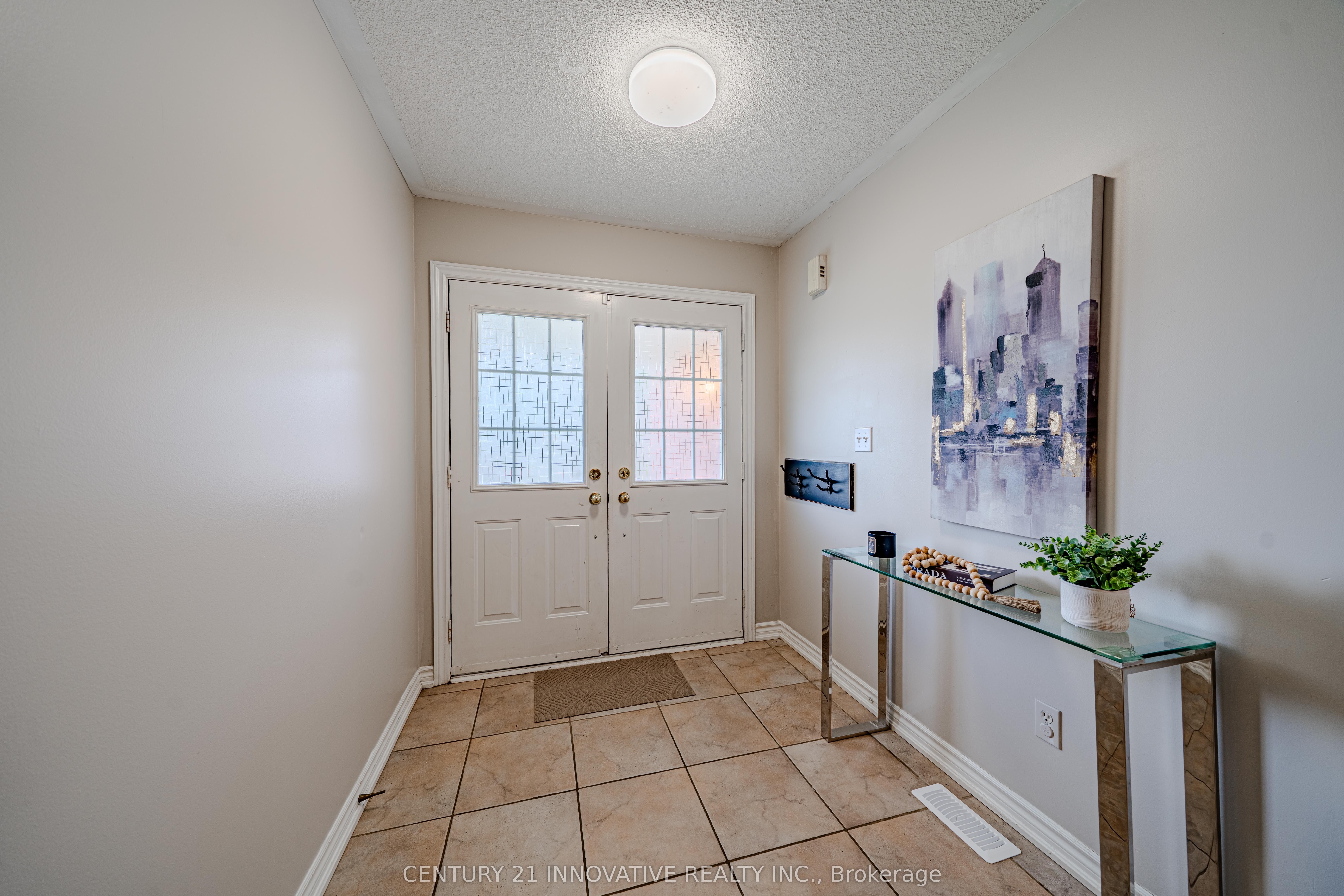 30 Castle Green Drive, Whitby, ON L1R 2P9 photo 4