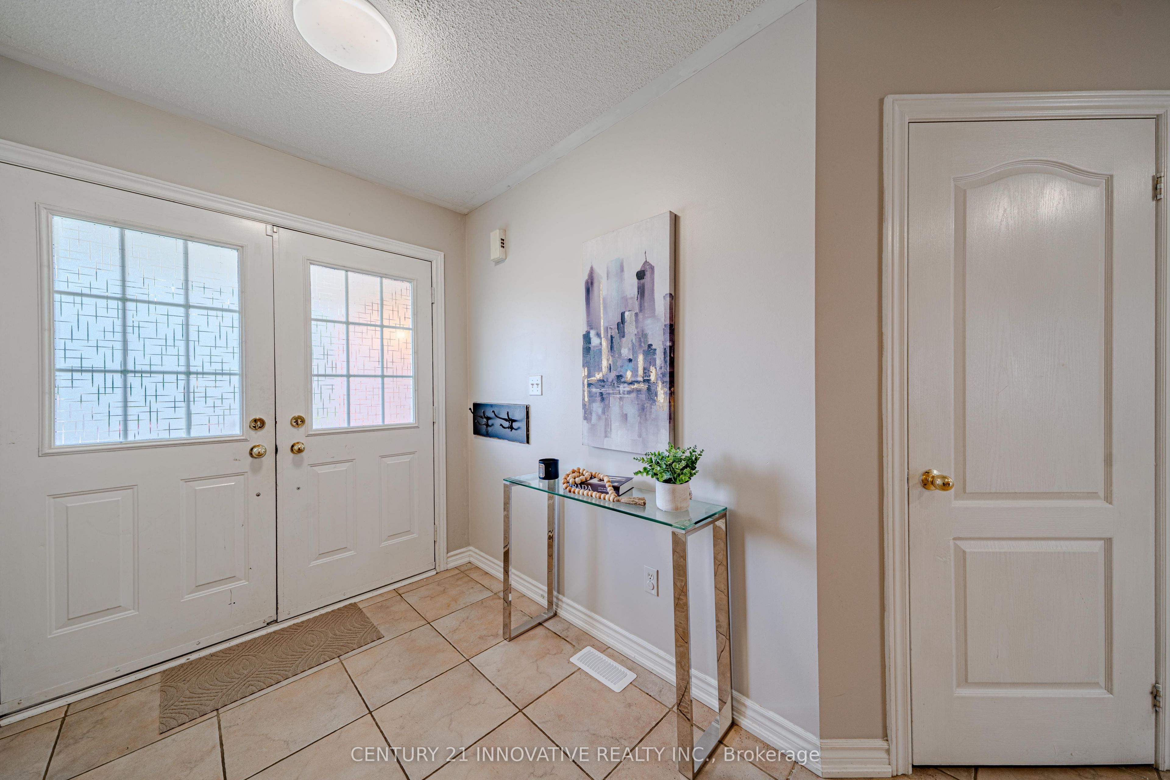 30 Castle Green Drive, Whitby, ON L1R 2P9 photo 5