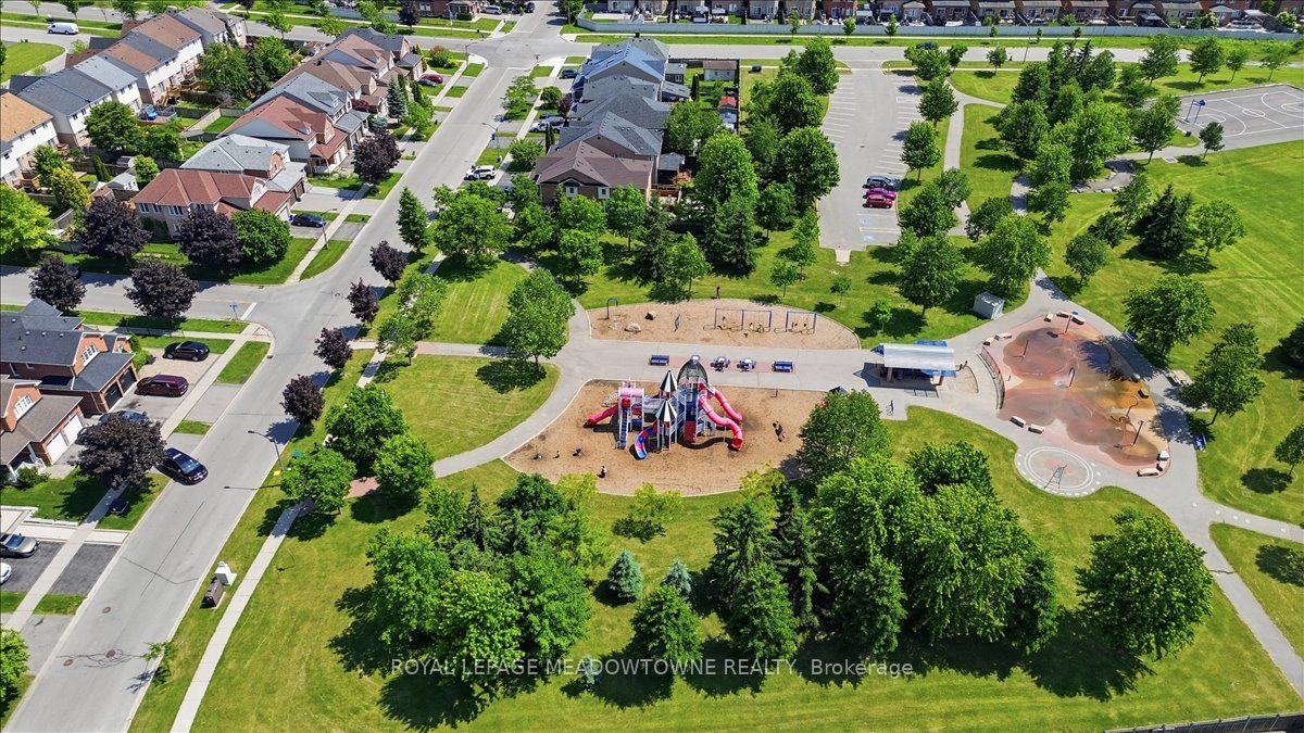 3 St Philip Court, Whitby, ON L1P 0A5 photo 5