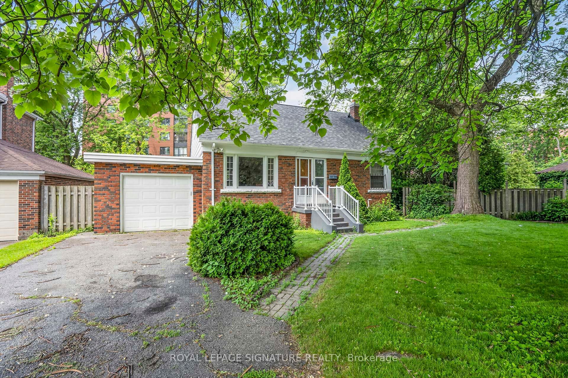11 Innisdale Drive, Toronto, ON M1R 1C4 photo 2