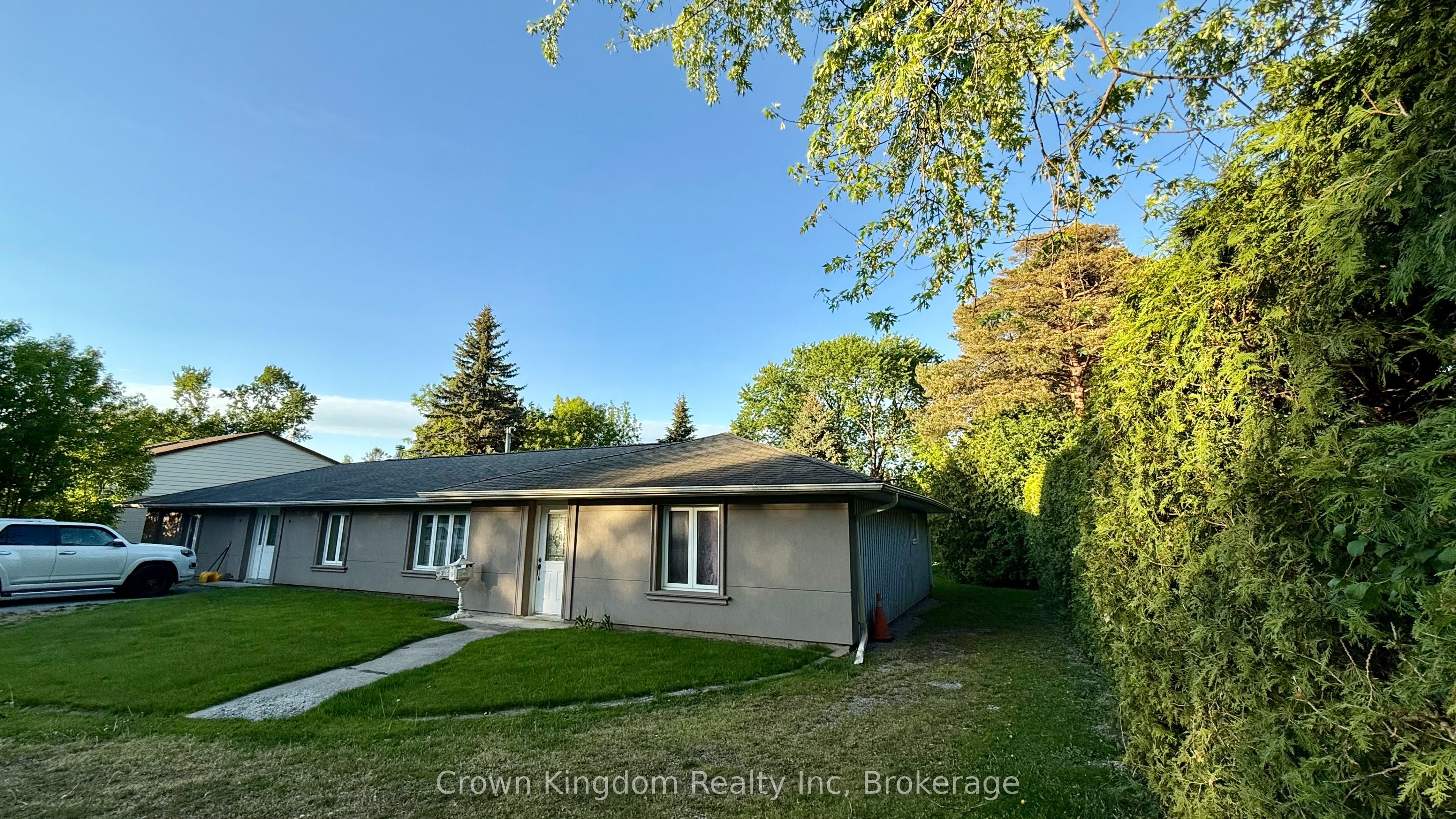 1967 Southview Drive, Pickering, ON L1V 1Y6