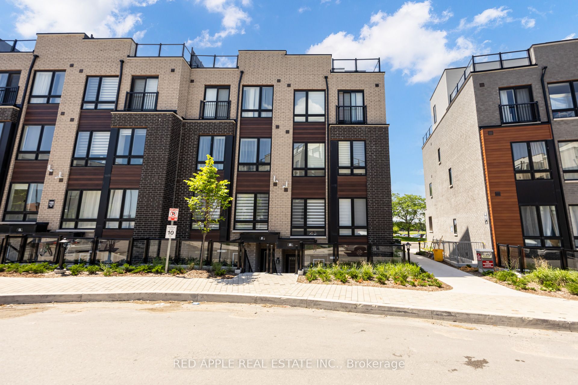 155 Tapscott Road 25, Toronto, ON M1B 0E8