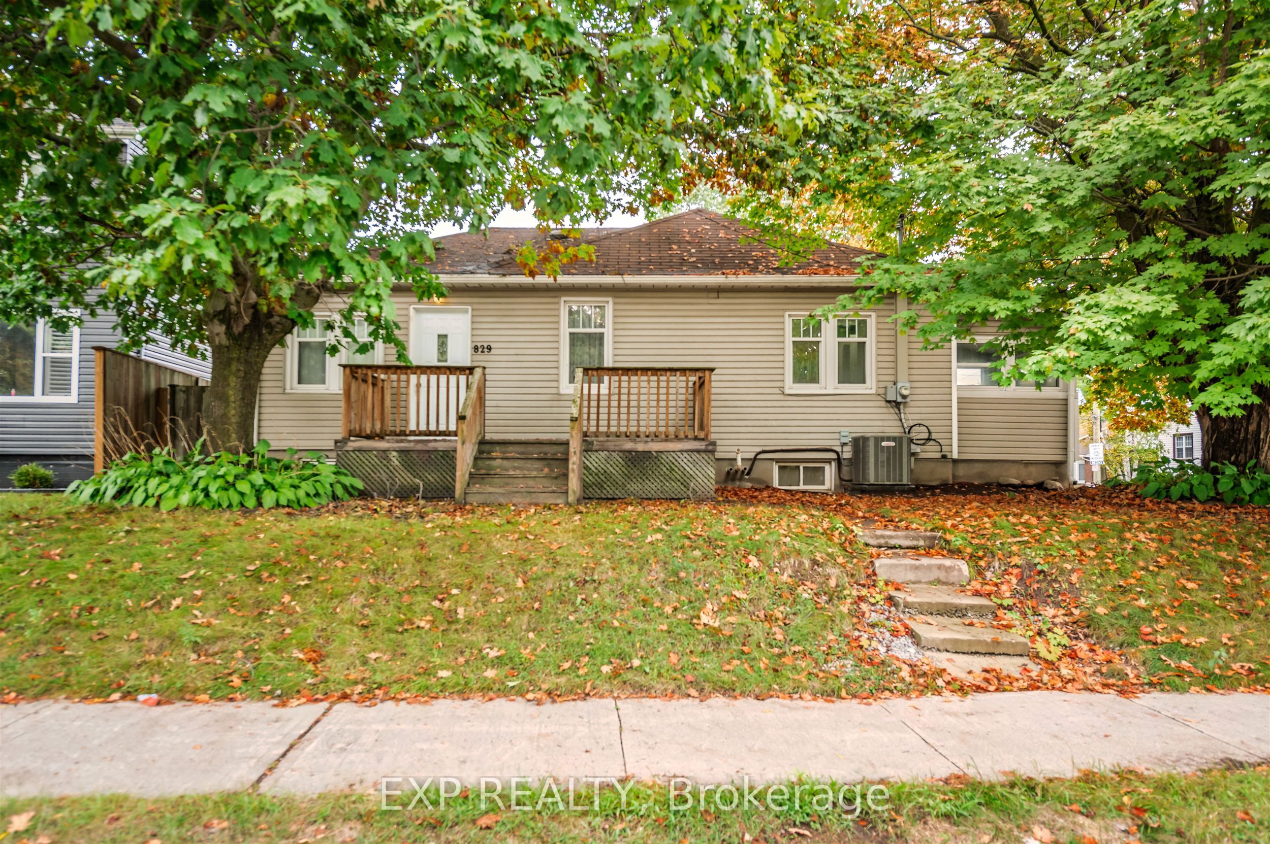 829 Athol Street, Whitby, ON L1N 4A1