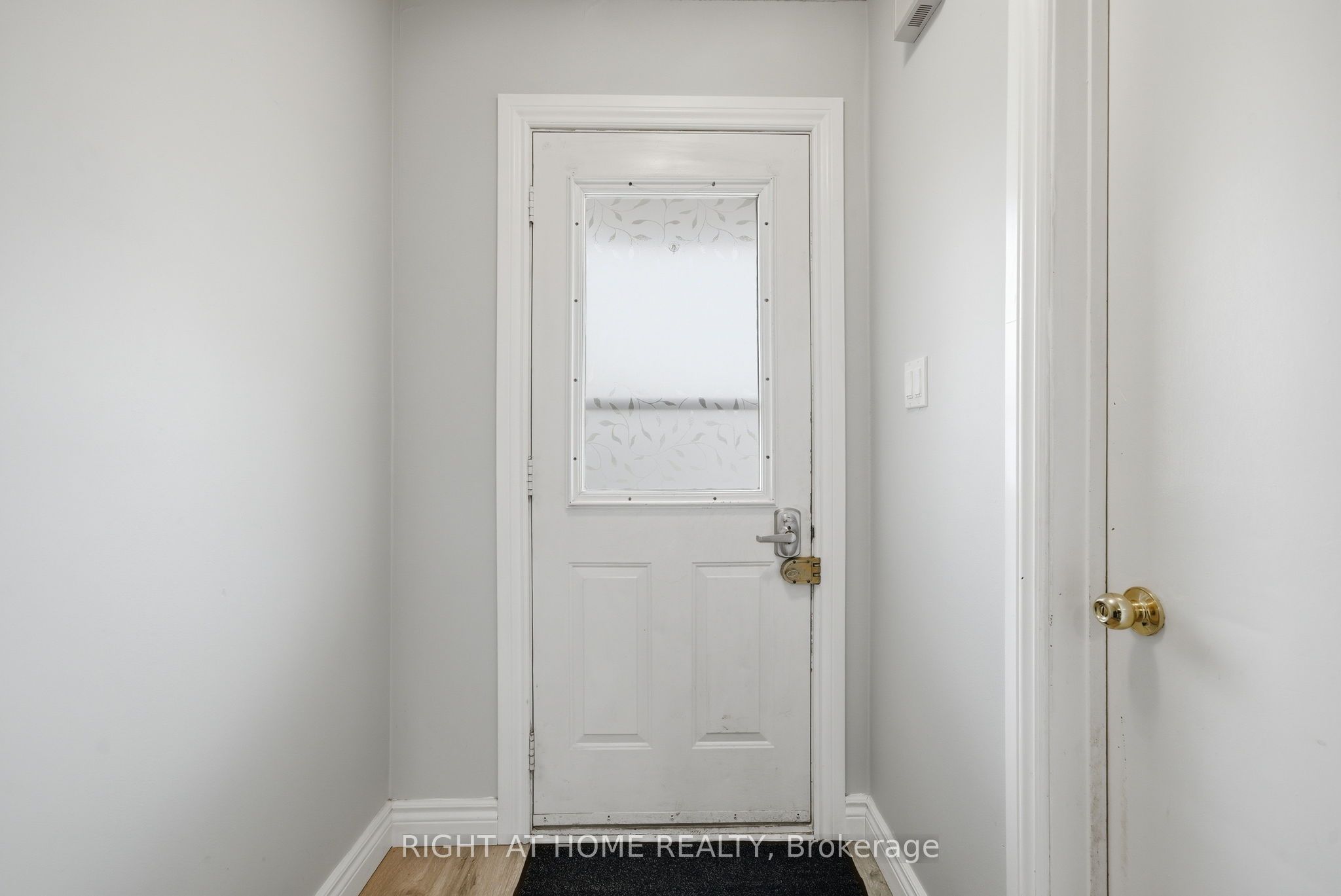 37 Beechnut Crescent, Clarington, ON L1E 1Y5 photo 3