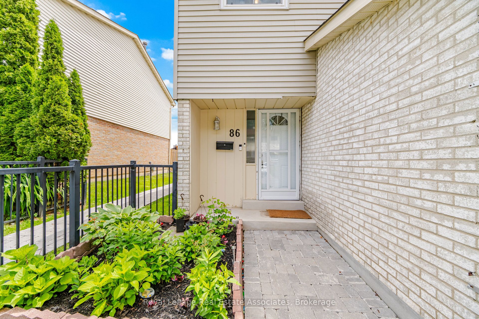 611 Galahad Drive 86, Oshawa, ON L1K 1M1 photo 2
