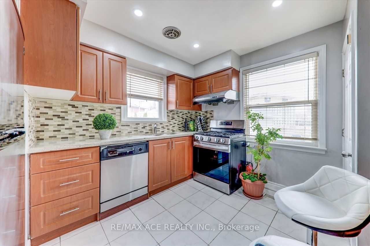 132 Janray Drive Main, Toronto, ON M1G 1Y9 photo 3