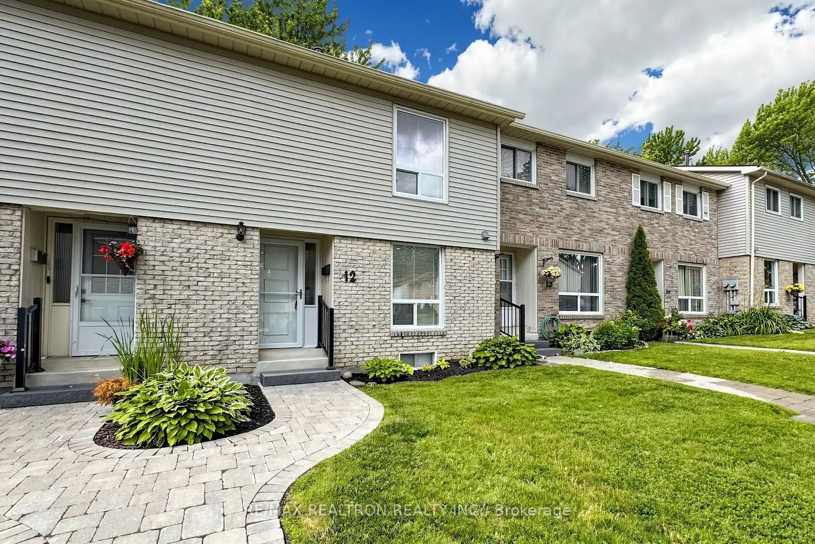 611 Galahad Drive 12, Oshawa, ON L1K 1M1 photo 2