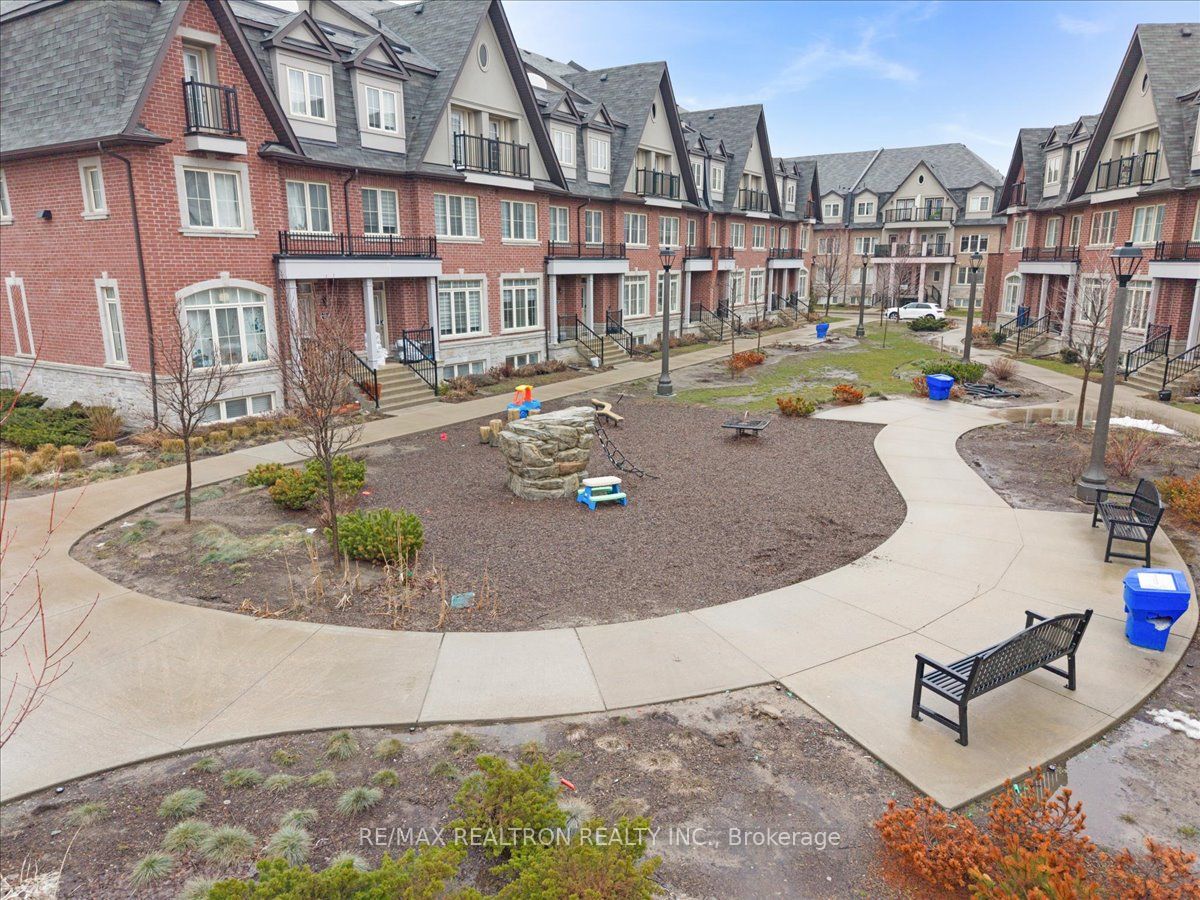 8 Eaton Park Lane 17, Toronto, ON M1W 0A5 photo 3