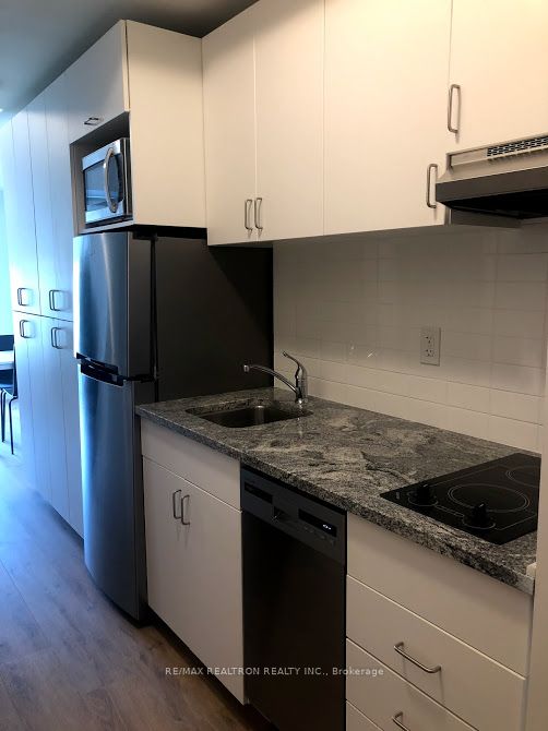1800 Simcoe Street N 401, Oshawa, ON L1G 0C2 photo 4