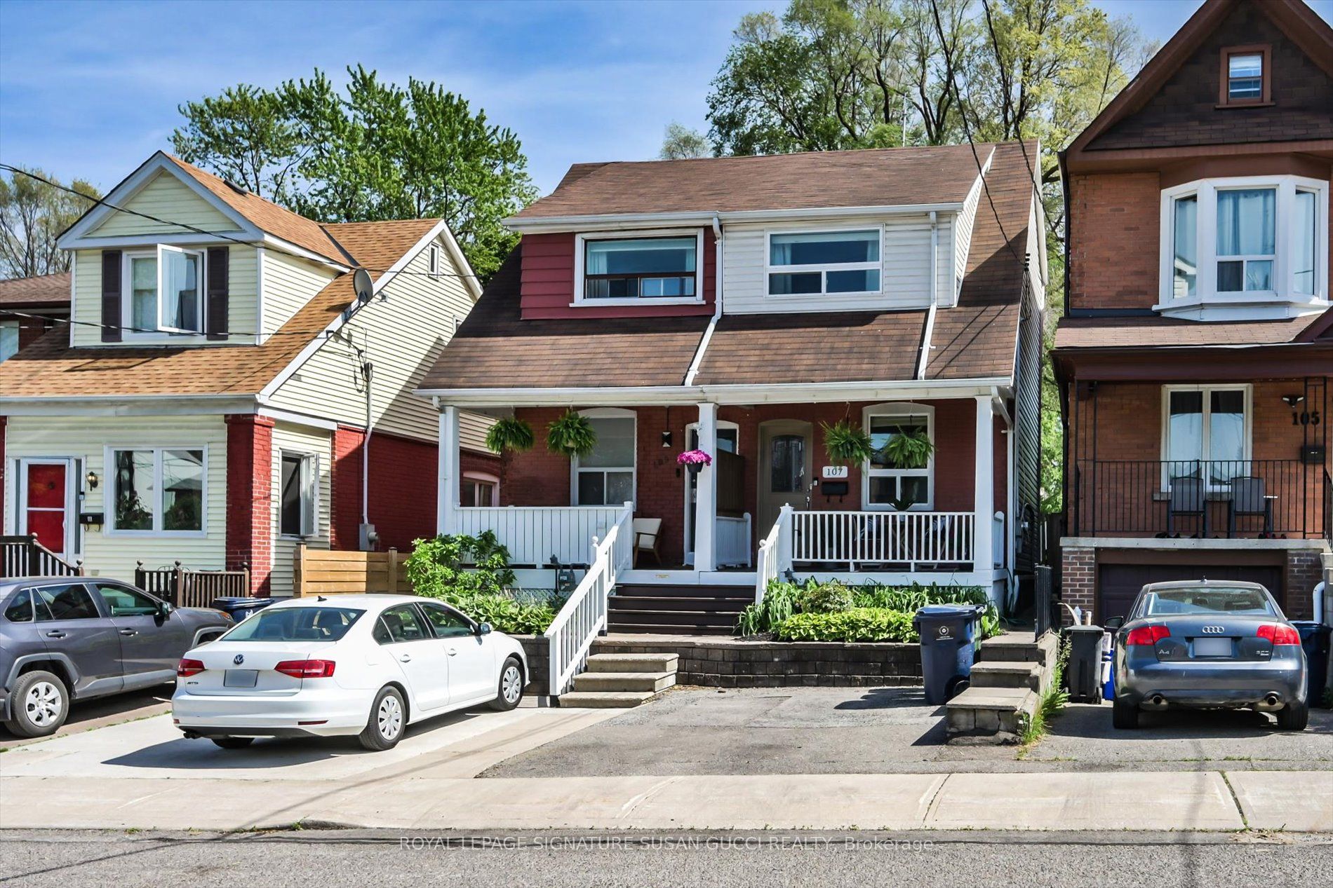 107 Barker Avenue, Toronto, ON M4C 2N8 photo 2