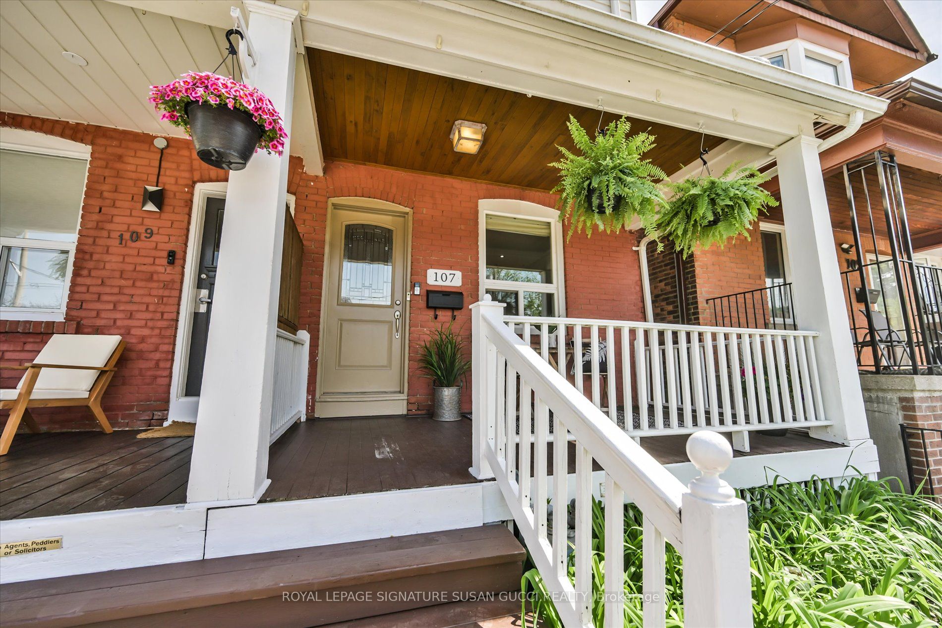 107 Barker Avenue, Toronto, ON M4C 2N8 photo 3