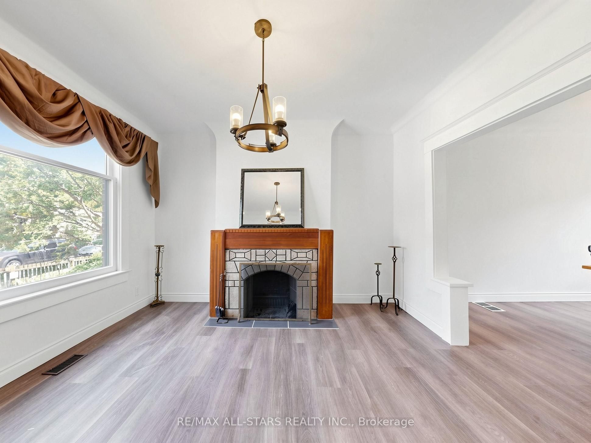 9 Cherry Nook Gardens, Toronto, ON M4L 1J5 photo 4