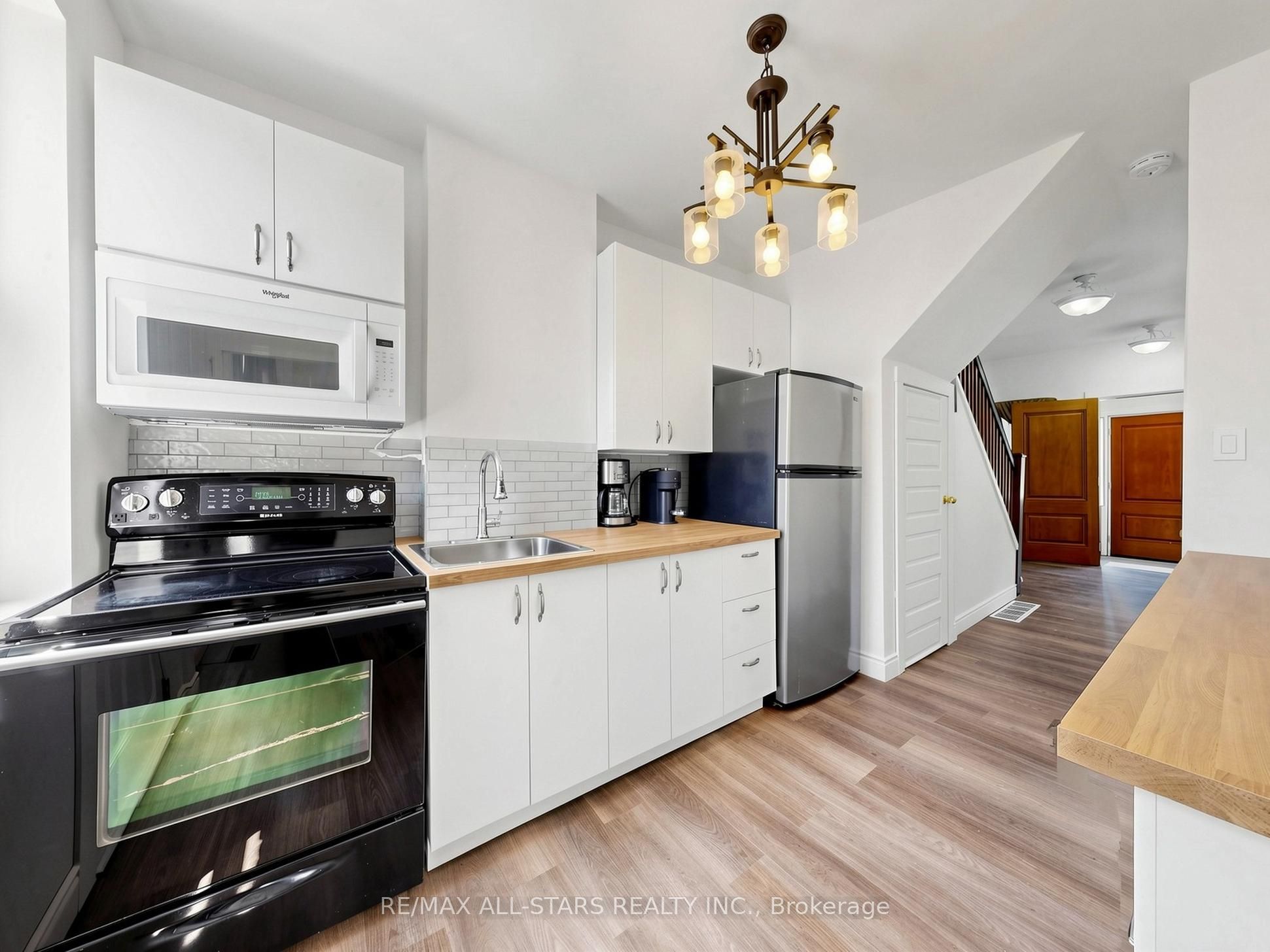 9 Cherry Nook Gardens, Toronto, ON M4L 1J5 photo 5