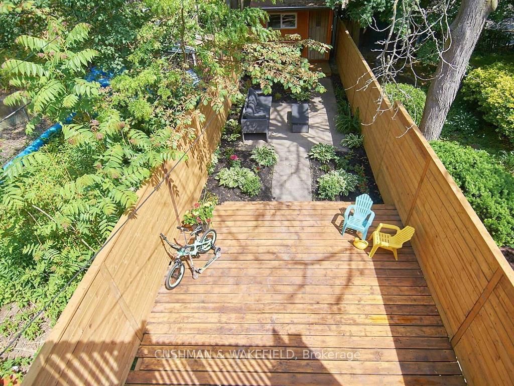 8 Paisley Avenue, Toronto, ON M4M 1N3 photo 2