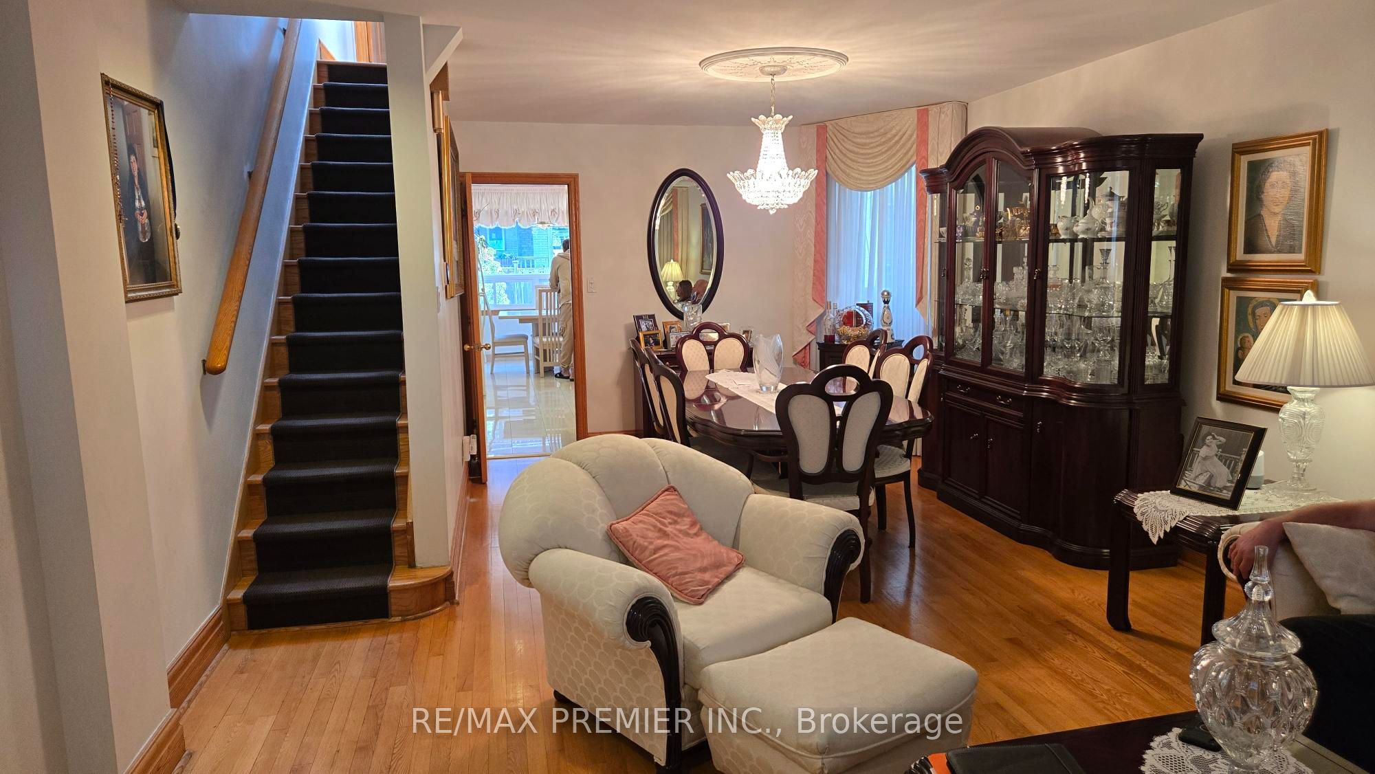 553 Greenwood Avenue, Toronto, ON M4J 4A7 photo 3