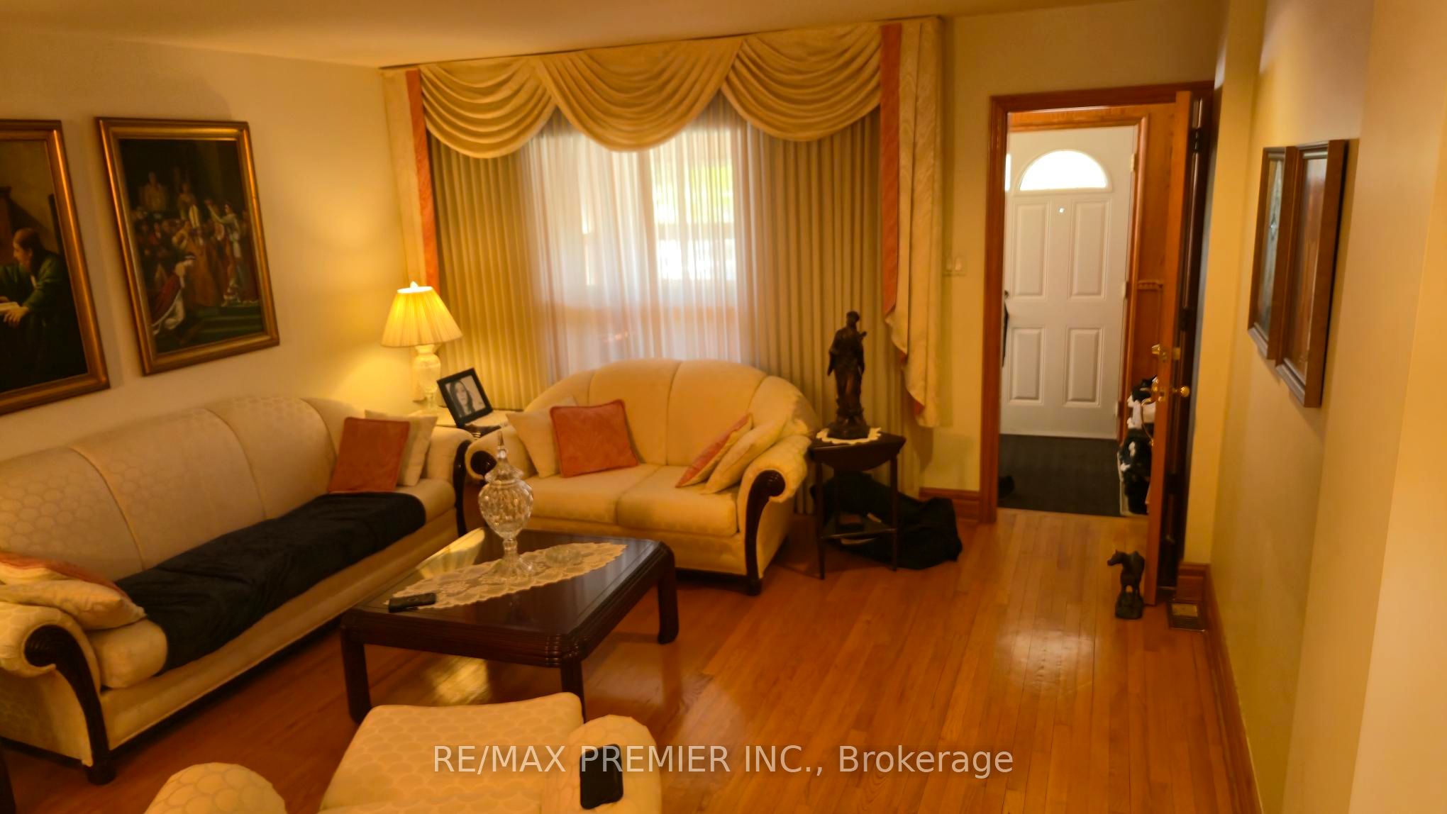553 Greenwood Avenue, Toronto, ON M4J 4A7 photo 4