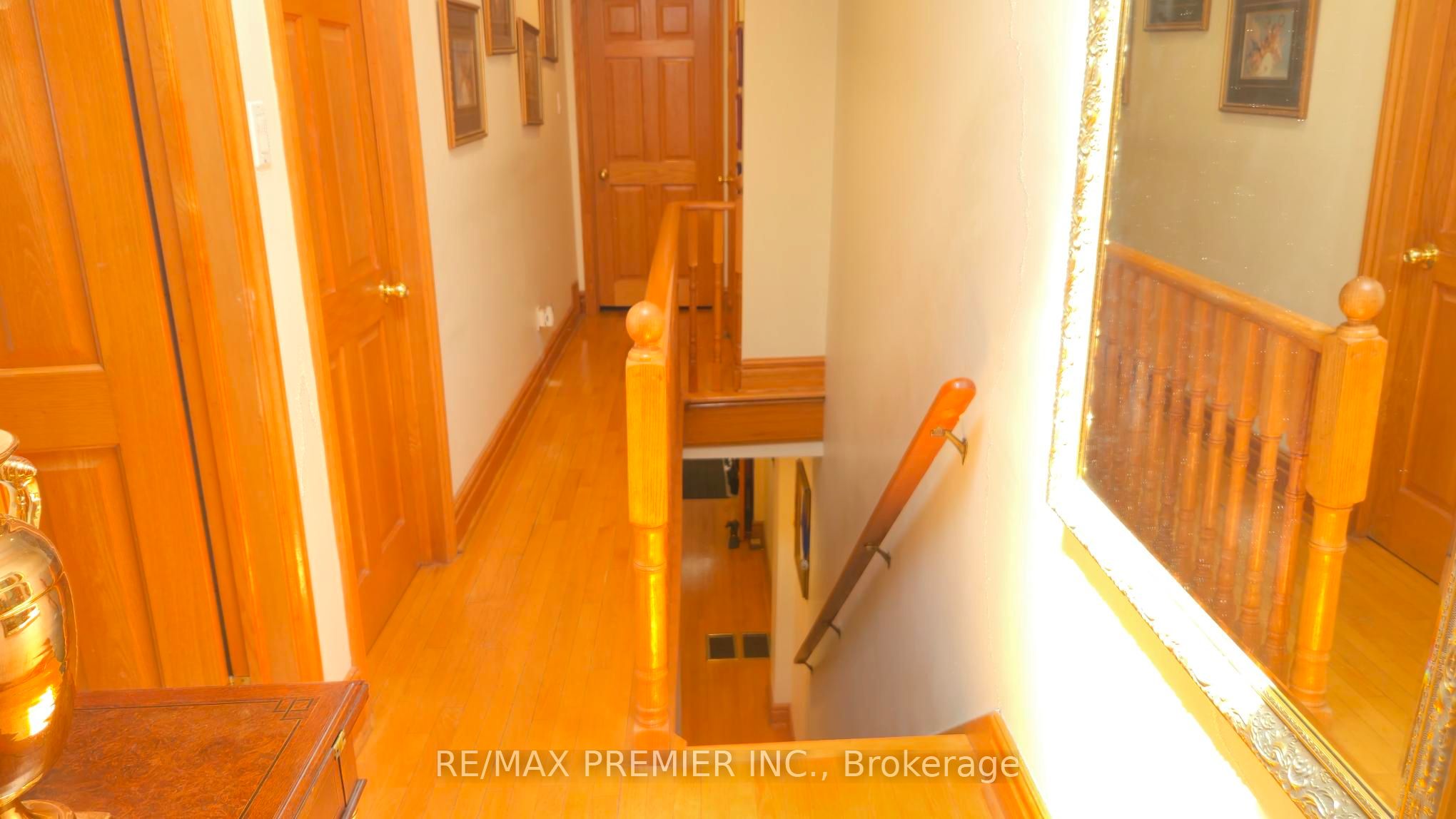 553 Greenwood Avenue, Toronto, ON M4J 4A7 photo 5