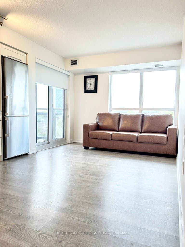 275 Village Green Square 422, Toronto, ON M1S 0L8 photo 2