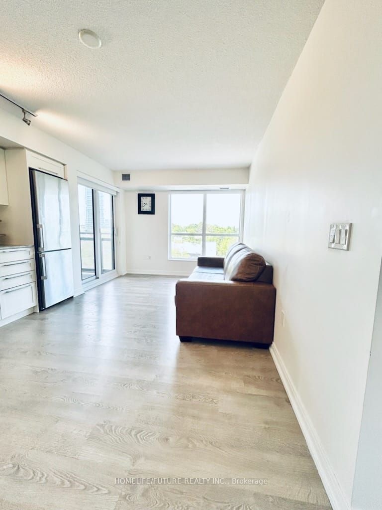 275 Village Green Square 422, Toronto, ON M1S 0L8 photo 3